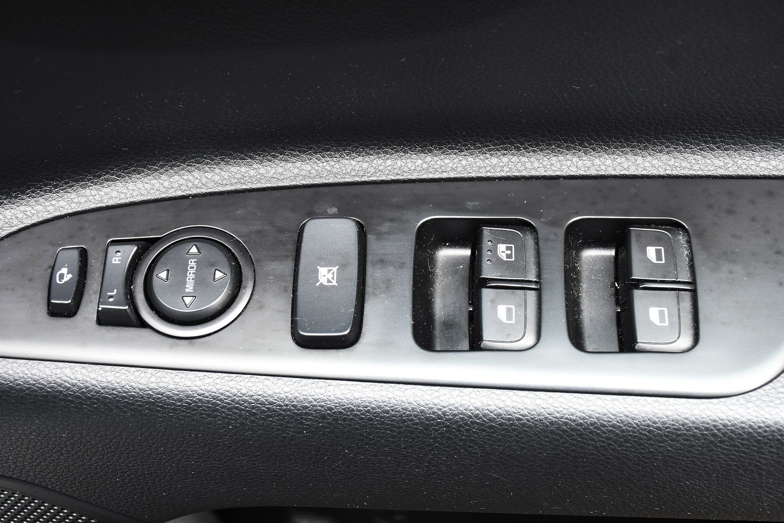 Kia Stonic 1.0 T-GDi 2 SUV 5dr Petrol Manual Euro 6 (s/s) (99 bhp) 5dr Manual 2026