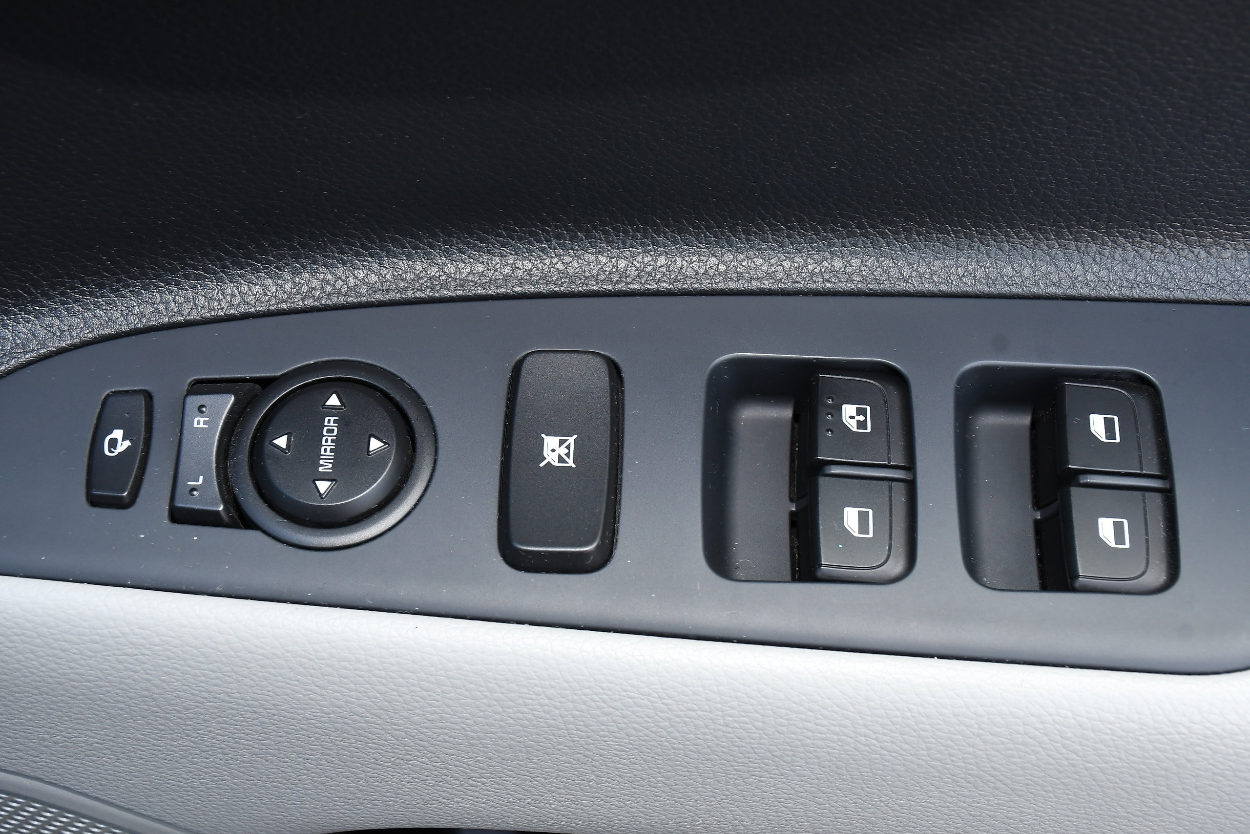 Kia Stonic 1.0 T-GDi MHEV Shadow SUV 5dr Petrol Hybrid DCT Euro 6 (s/s) (98 bhp) 5dr Automatic 2026