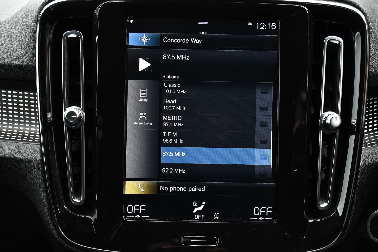 Volvo XC40 1.5 T3 R-Design SUV 5dr Petrol Manual Euro 6 (s/s) (163 ps) 5dr Manual 2025