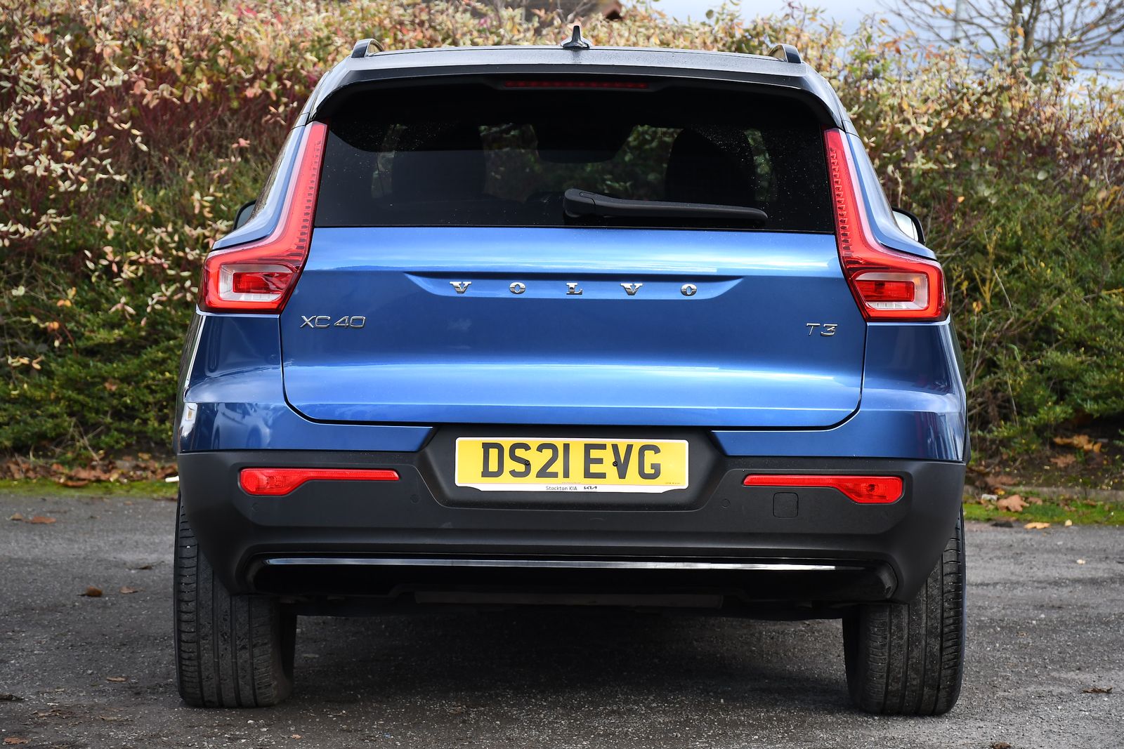 Volvo XC40 1.5 T3 R-Design SUV 5dr Petrol Manual Euro 6 (s/s) (163 ps) 5dr Manual 2025