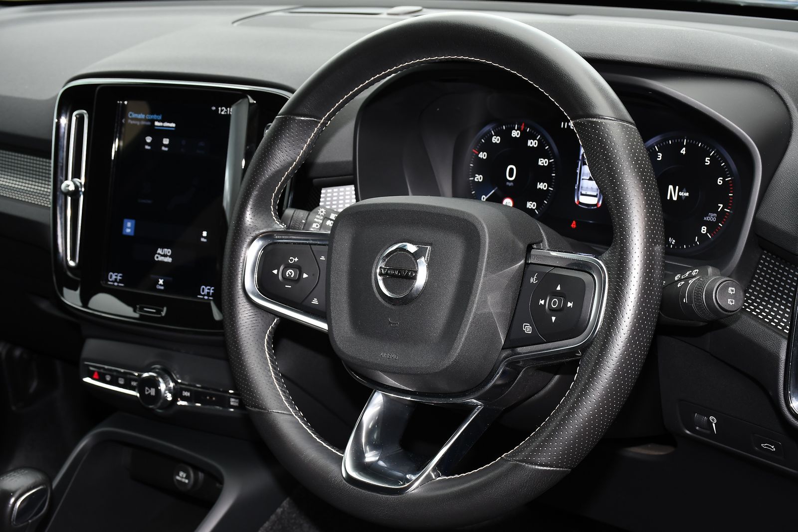 Volvo XC40 1.5 T3 R-Design SUV 5dr Petrol Manual Euro 6 (s/s) (163 ps) 5dr Manual 2025