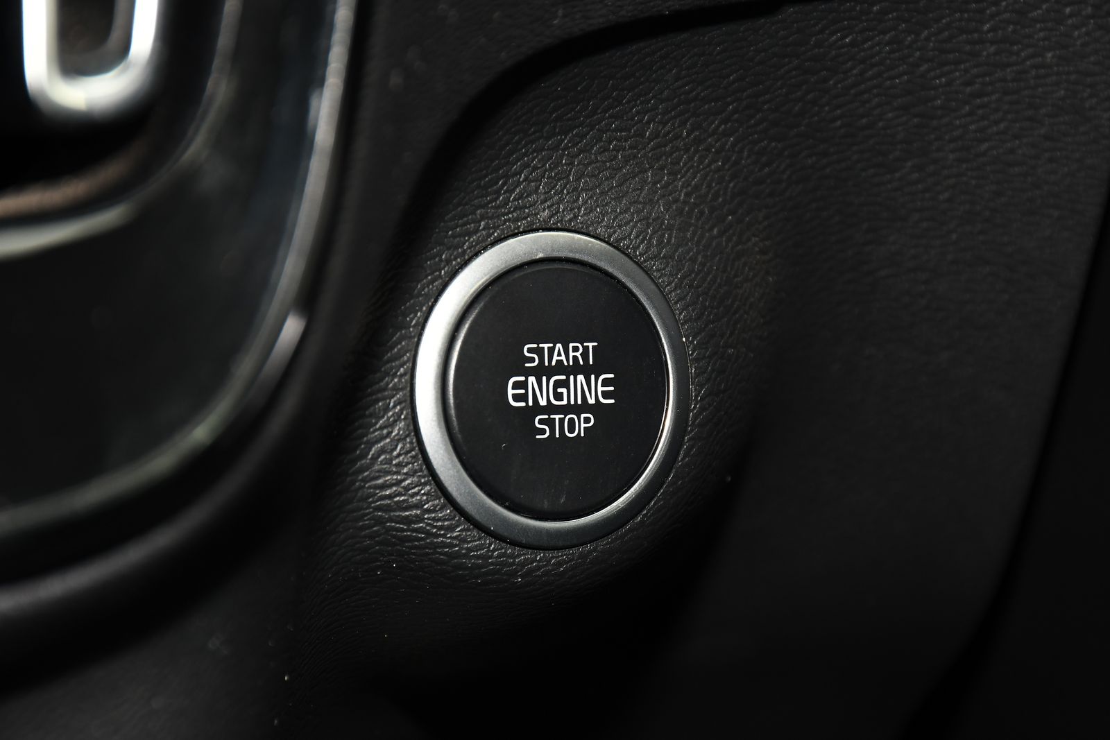 Volvo XC40 1.5 T3 R-Design SUV 5dr Petrol Manual Euro 6 (s/s) (163 ps) 5dr Manual 2025