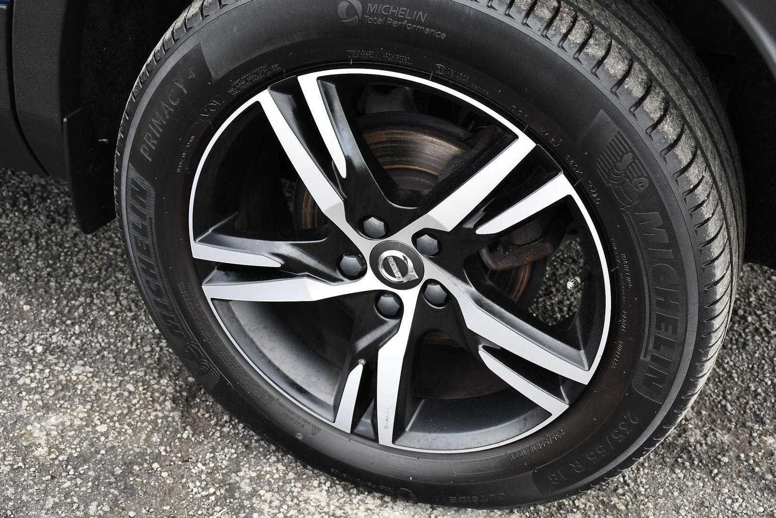 Volvo XC40 1.5 T3 R-Design SUV 5dr Petrol Manual Euro 6 (s/s) (163 ps) 5dr Manual 2025