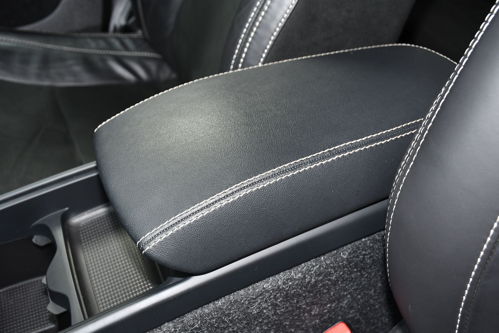 Volvo XC40 1.5 T3 R-Design SUV 5dr Petrol Manual Euro 6 (s/s) (163 ps) 5dr Manual 2025