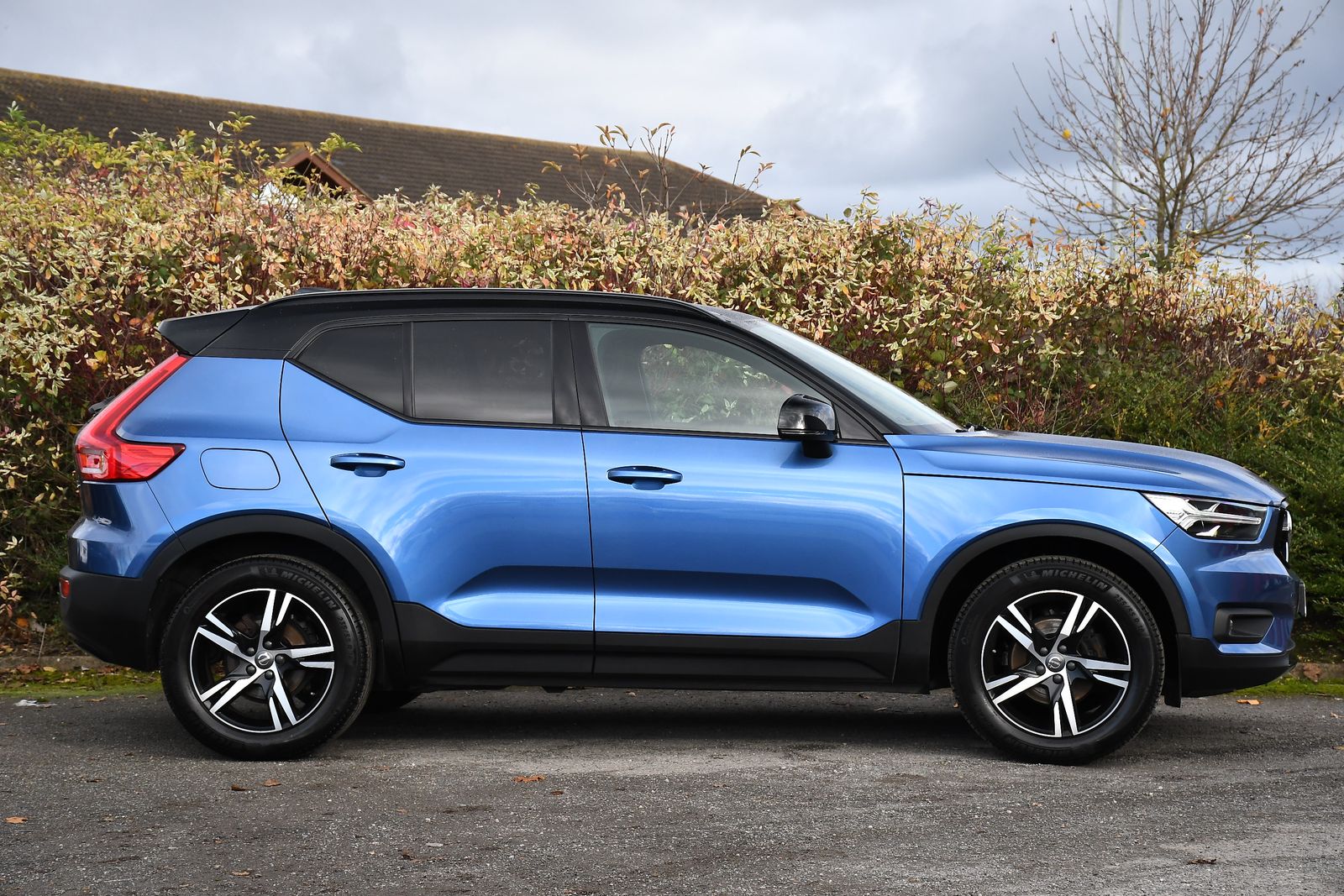 Volvo XC40 1.5 T3 R-Design SUV 5dr Petrol Manual Euro 6 (s/s) (163 ps) 5dr Manual 2025