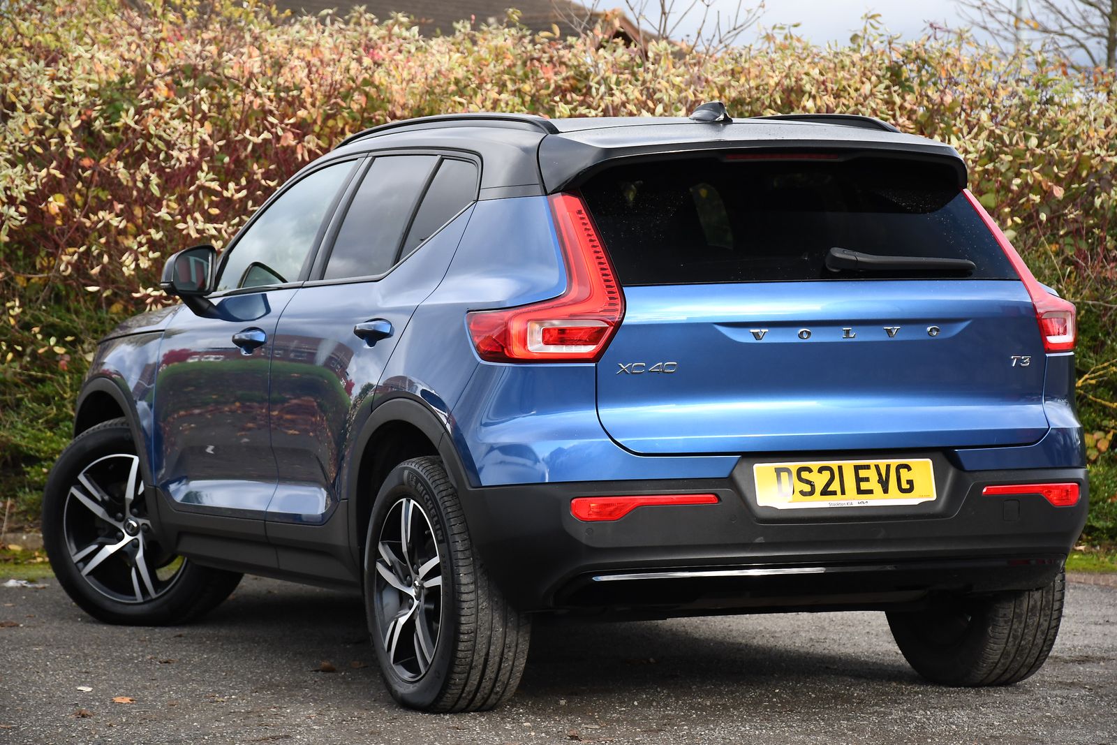 Volvo XC40 1.5 T3 R-Design SUV 5dr Petrol Manual Euro 6 (s/s) (163 ps) 5dr Manual 2025