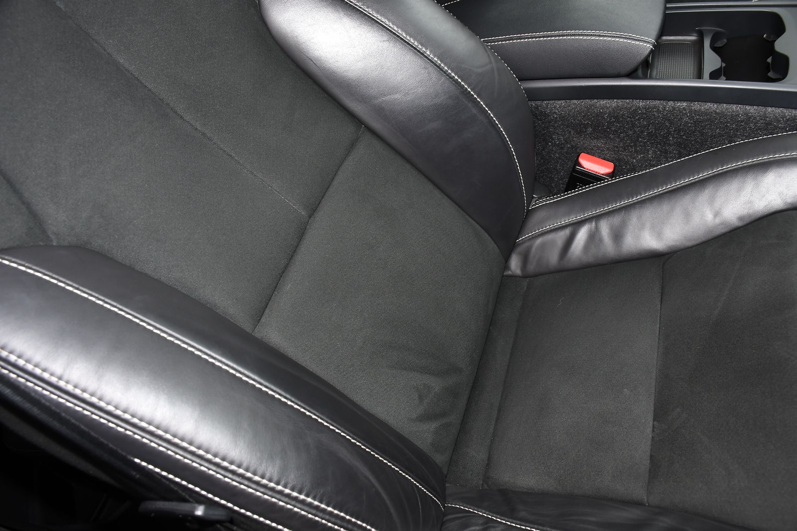 Volvo XC40 1.5 T3 R-Design SUV 5dr Petrol Manual Euro 6 (s/s) (163 ps) 5dr Manual 2025