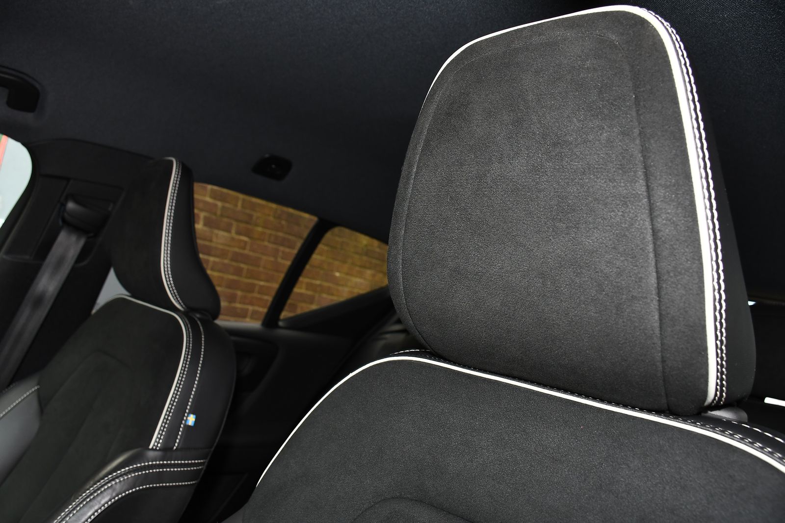 Volvo XC40 1.5 T3 R-Design SUV 5dr Petrol Manual Euro 6 (s/s) (163 ps) 5dr Manual 2025