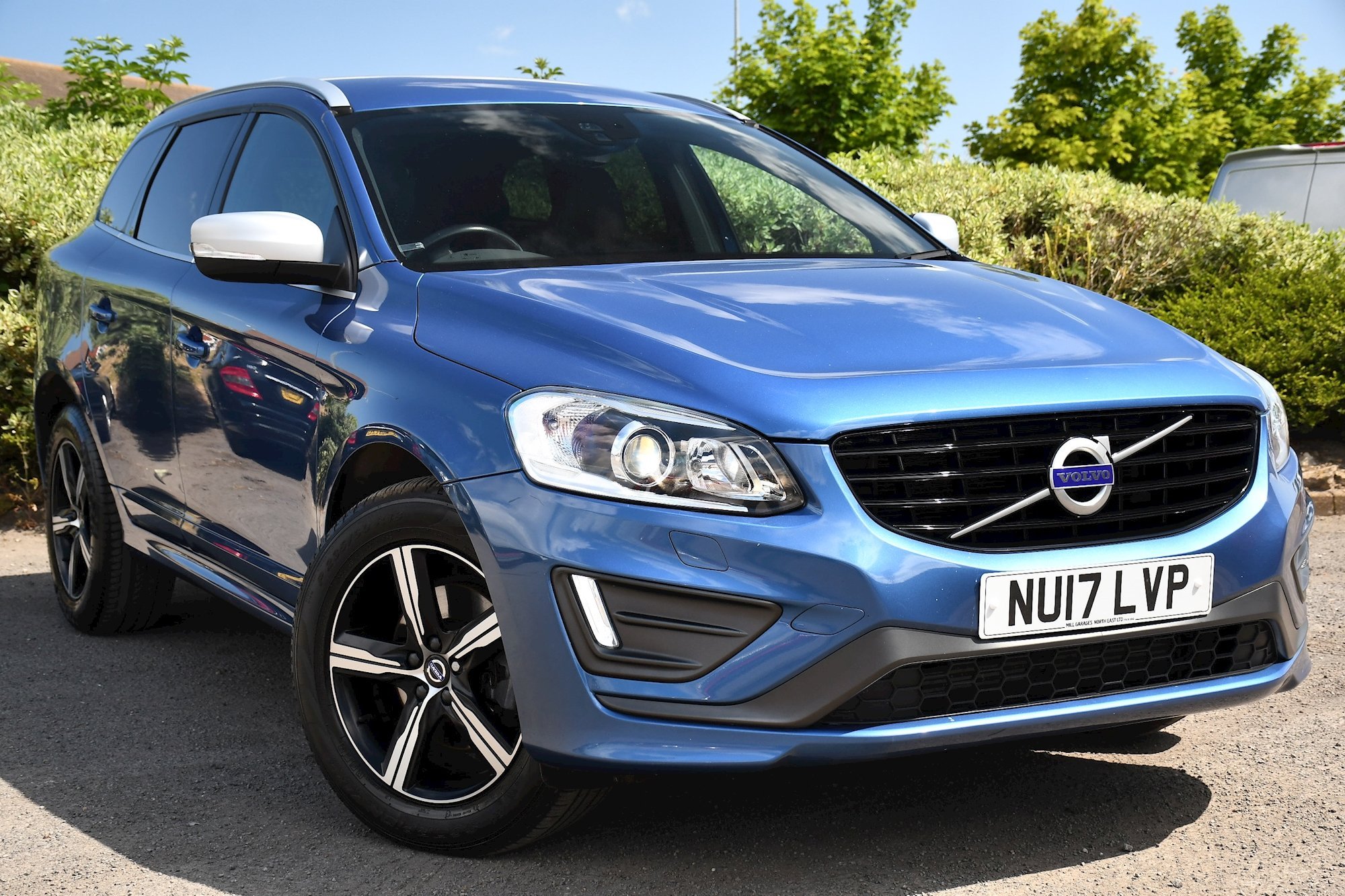 Used Volvo XC60 D4 R-DESIGN LUX NAV 2017 5dr Automatic (NU17LVP)