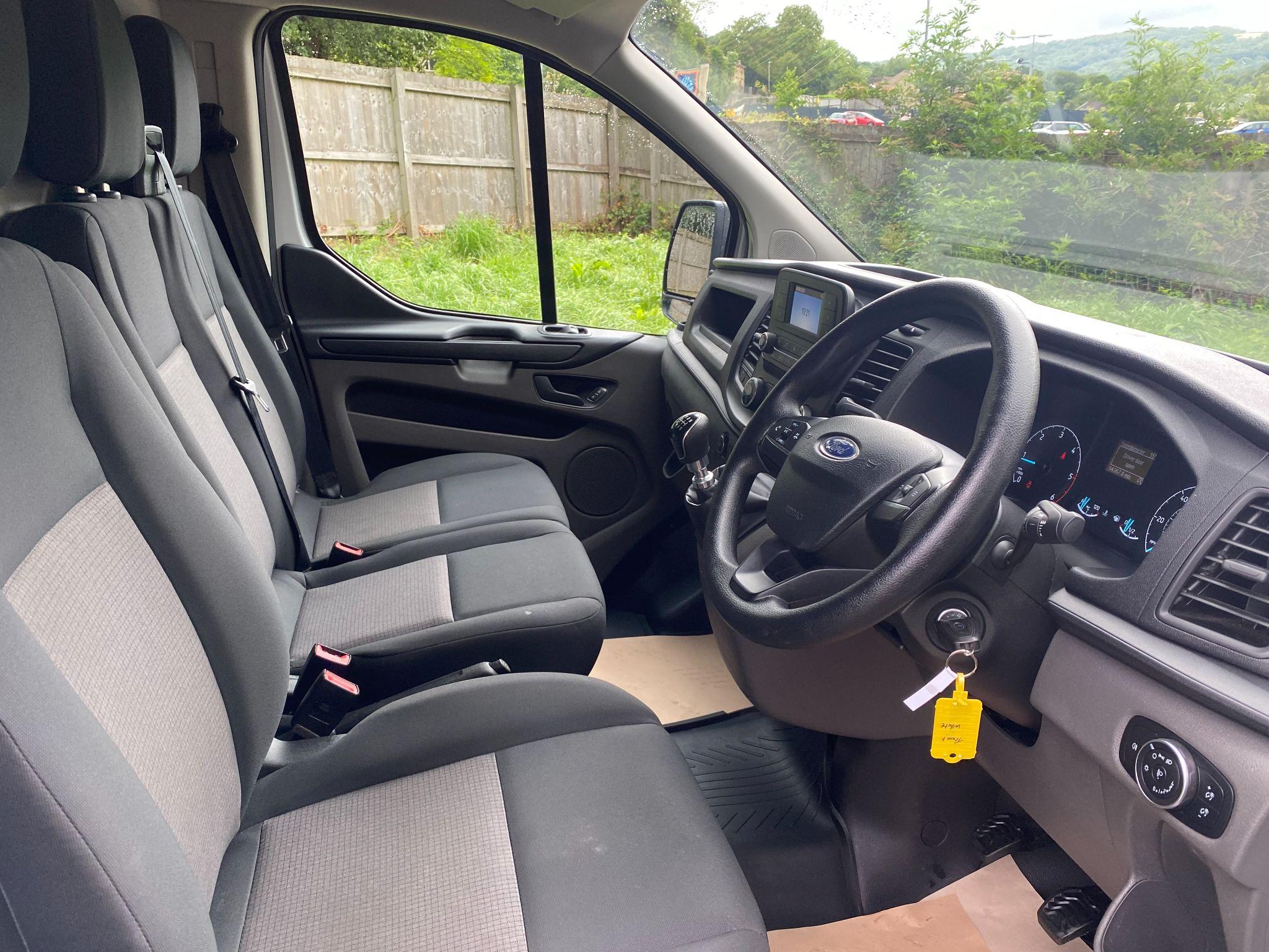 Ford Transit Custom 2.0 300 EcoBlue Leader L2 H1 Euro 6 (s/s) 5dr 5dr Manual 2025