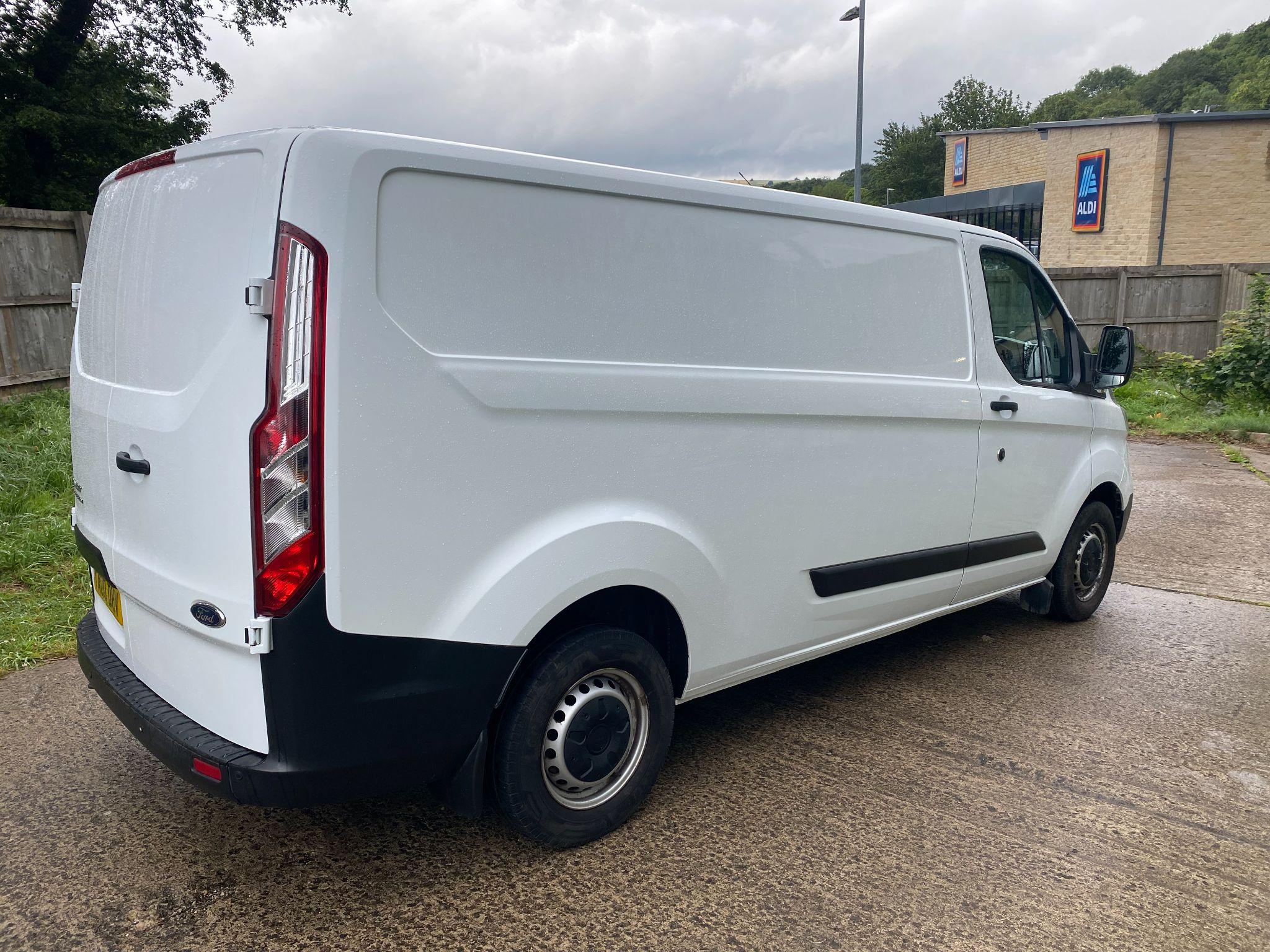 Ford Transit Custom 2.0 300 EcoBlue Leader L2 H1 Euro 6 (s/s) 5dr 5dr Manual 2025