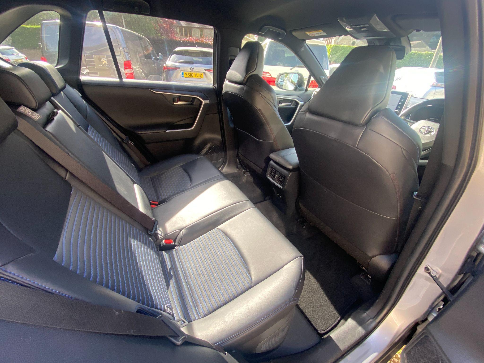 Toyota RAV4 2.5 VVT-h Dynamic CVT 4WD Euro 6 (s/s) 5dr 5dr Automatic 2025