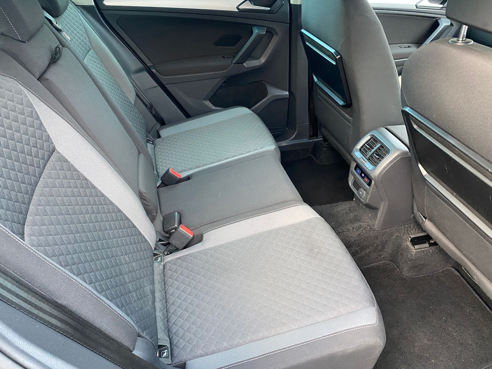 Volkswagen Tiguan 2.0 TDI BlueMotion Tech SE Navigation Euro 6 (s/s) 5dr 5dr Manual 2025