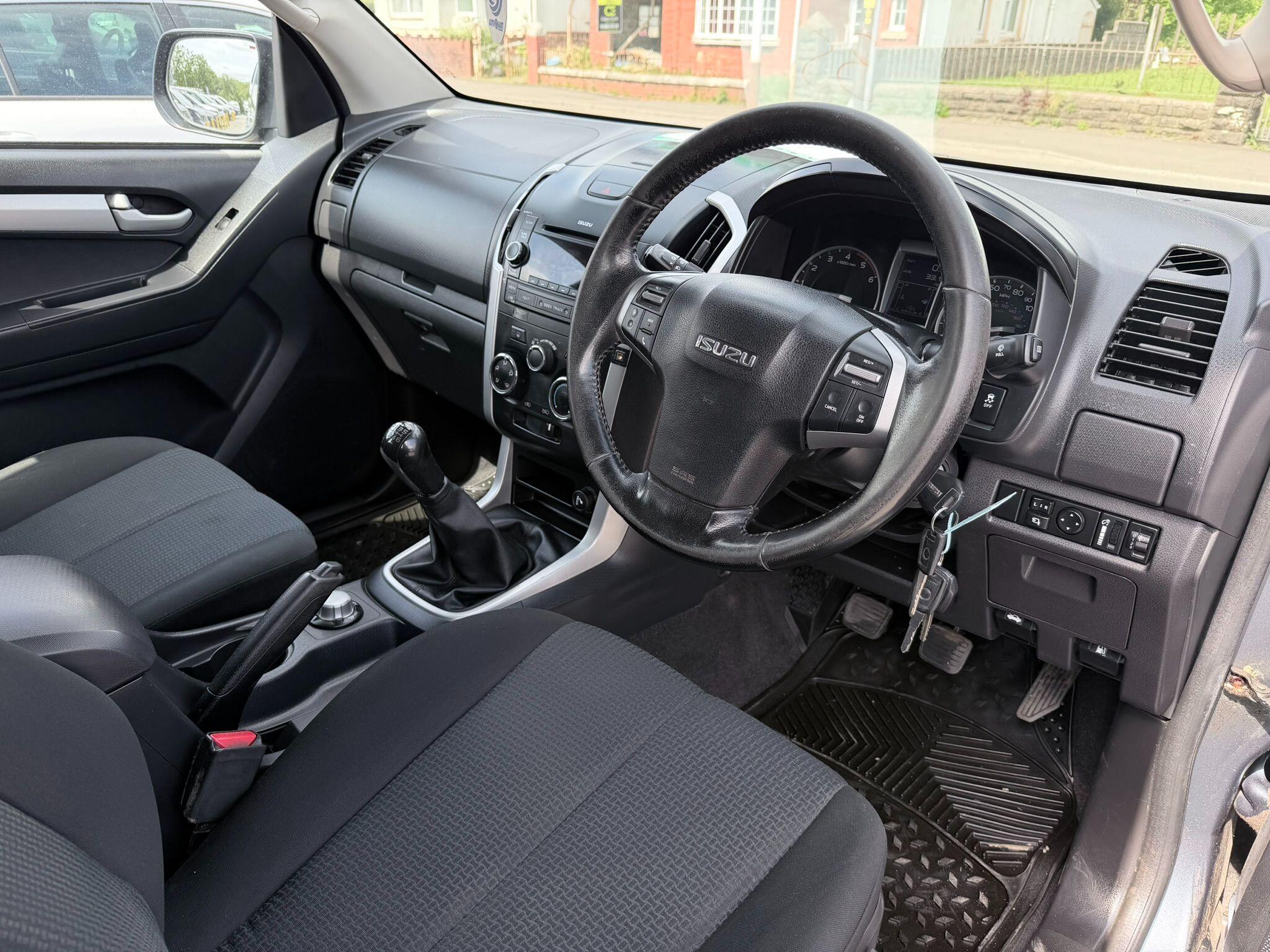 2015 Isuzu D-Max 2.5 TD Yukon 4x4 4dr, exterior view 2