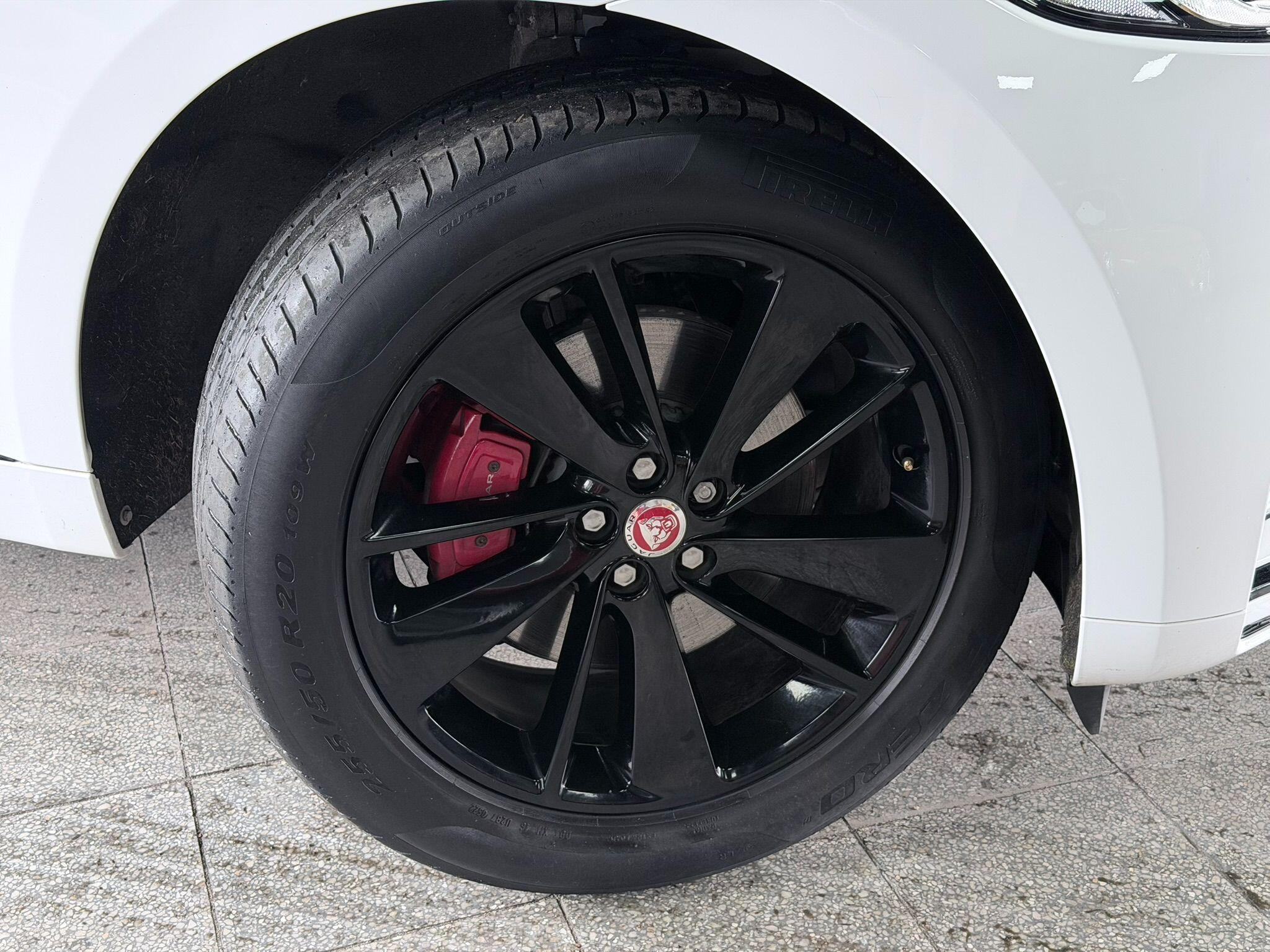 2022 Jaguar F-PACE 2.0 D200 MHEV R-Dynamic Black Auto AWD Euro 6 (s/s) 5dr, exterior view 2