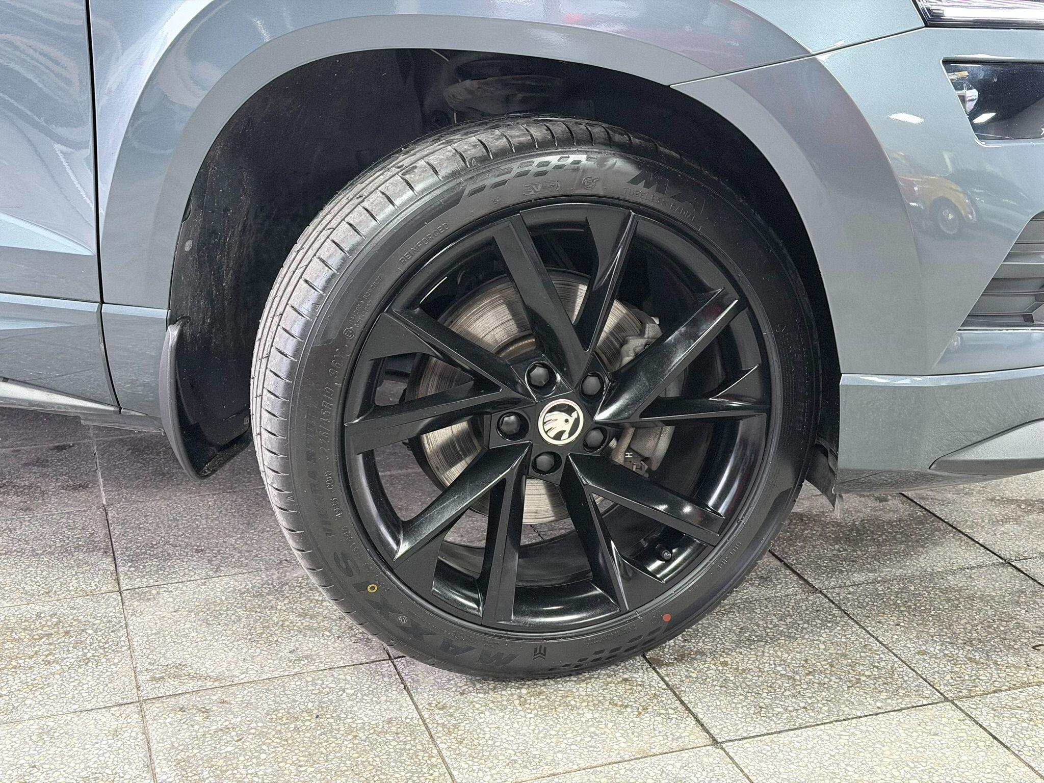 2019 Skoda Karoq 1.5 TSI ACT SportLine DSG 4WD Euro 6 (s/s) 5dr, exterior view 4