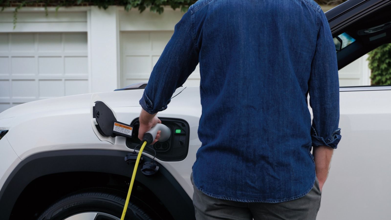 Charging and interior tech of Torres EVX