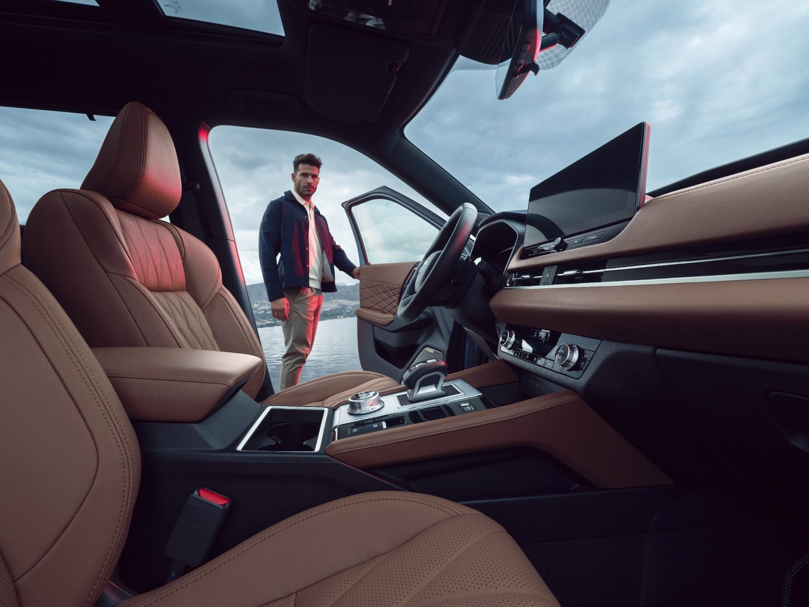 Mitsubishi Outlander PHEV with family, lifestyle setting