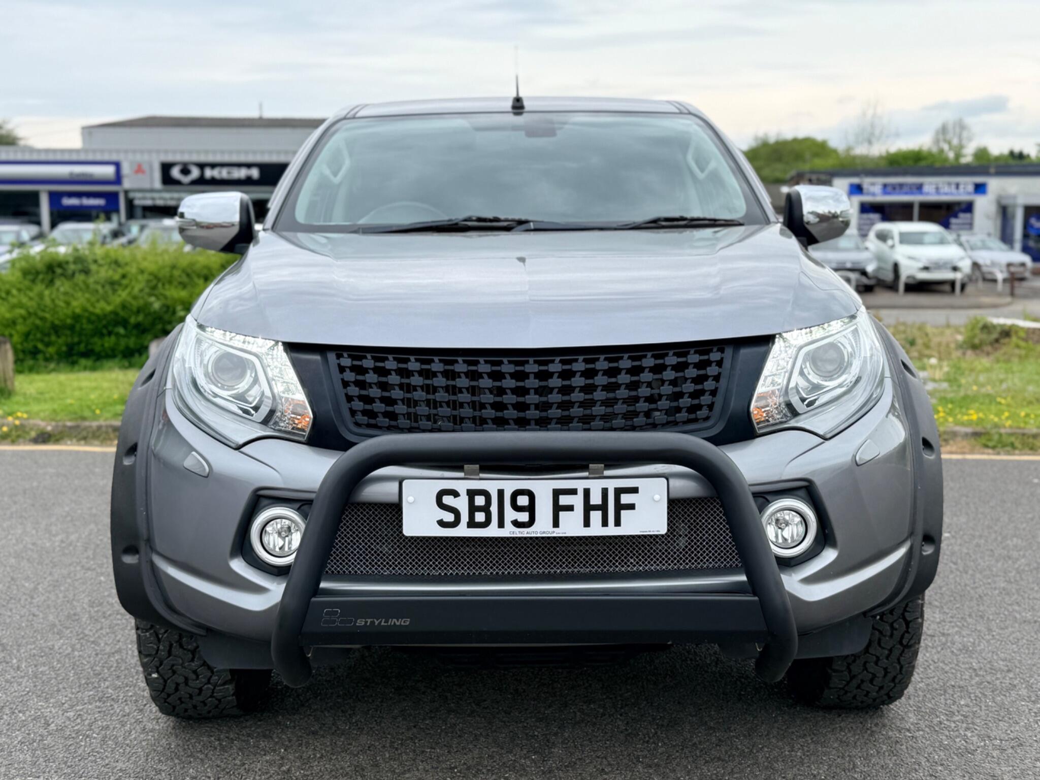 2019 Mitsubishi L200 2.4 DI-D DC Barbarian Auto 4WD Euro 6 4dr, exterior view 2