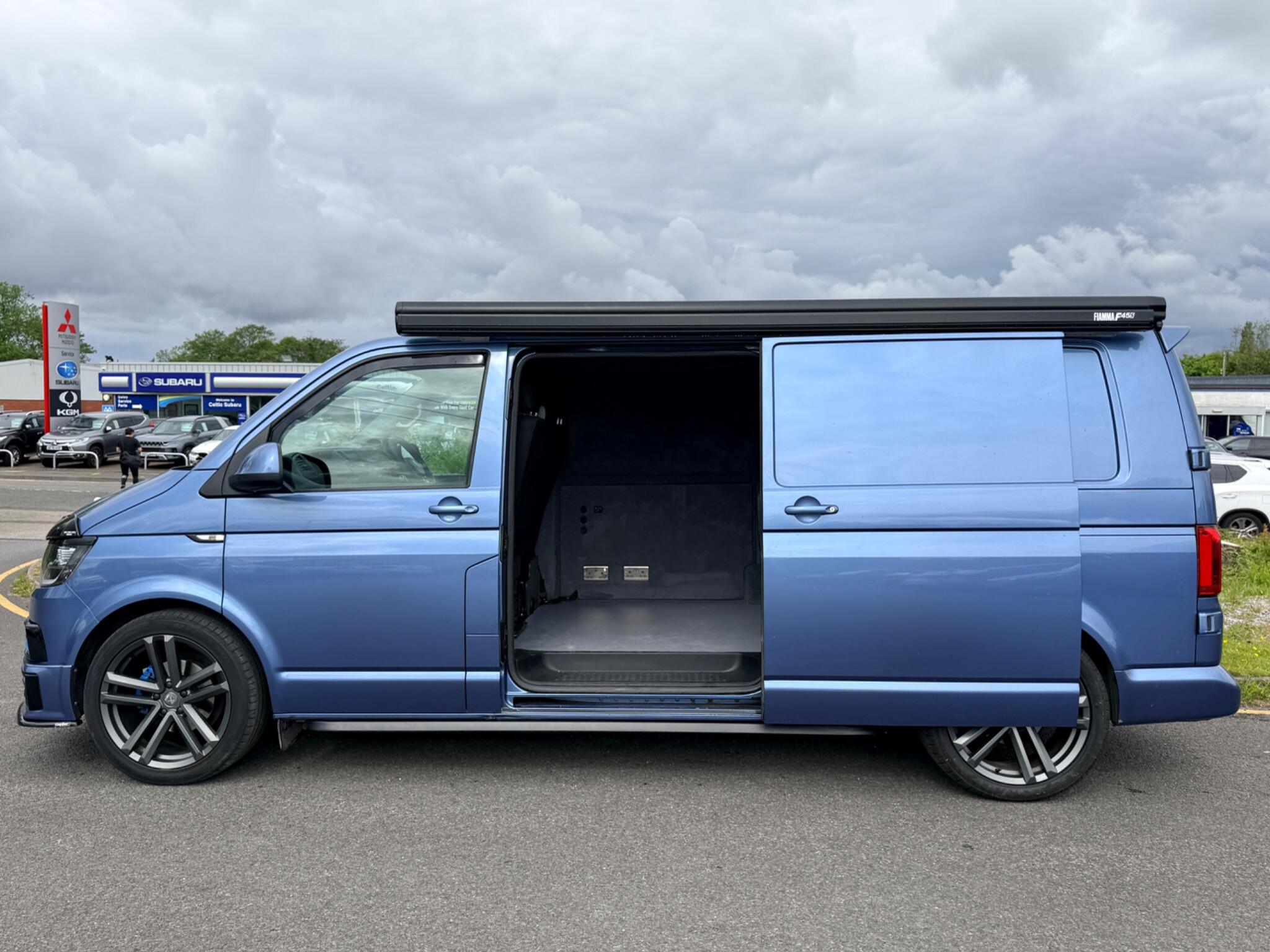 2016 Volkswagen Transporter 2.0 TDI T30 BlueMotion Tech Trendline FWD LWB Euro 5 (s/s) 5dr, exterior view 4