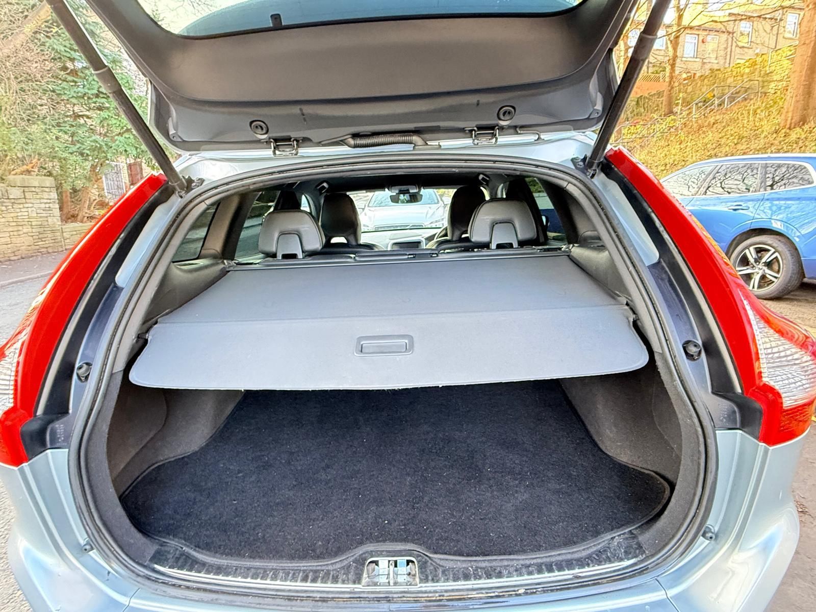 Volvo XC60 2.4 D5 R-Design Lux Nav SUV 5dr Diesel Auto AWD Euro 6 (s/s) (220 ps) 5dr Automatic 2026