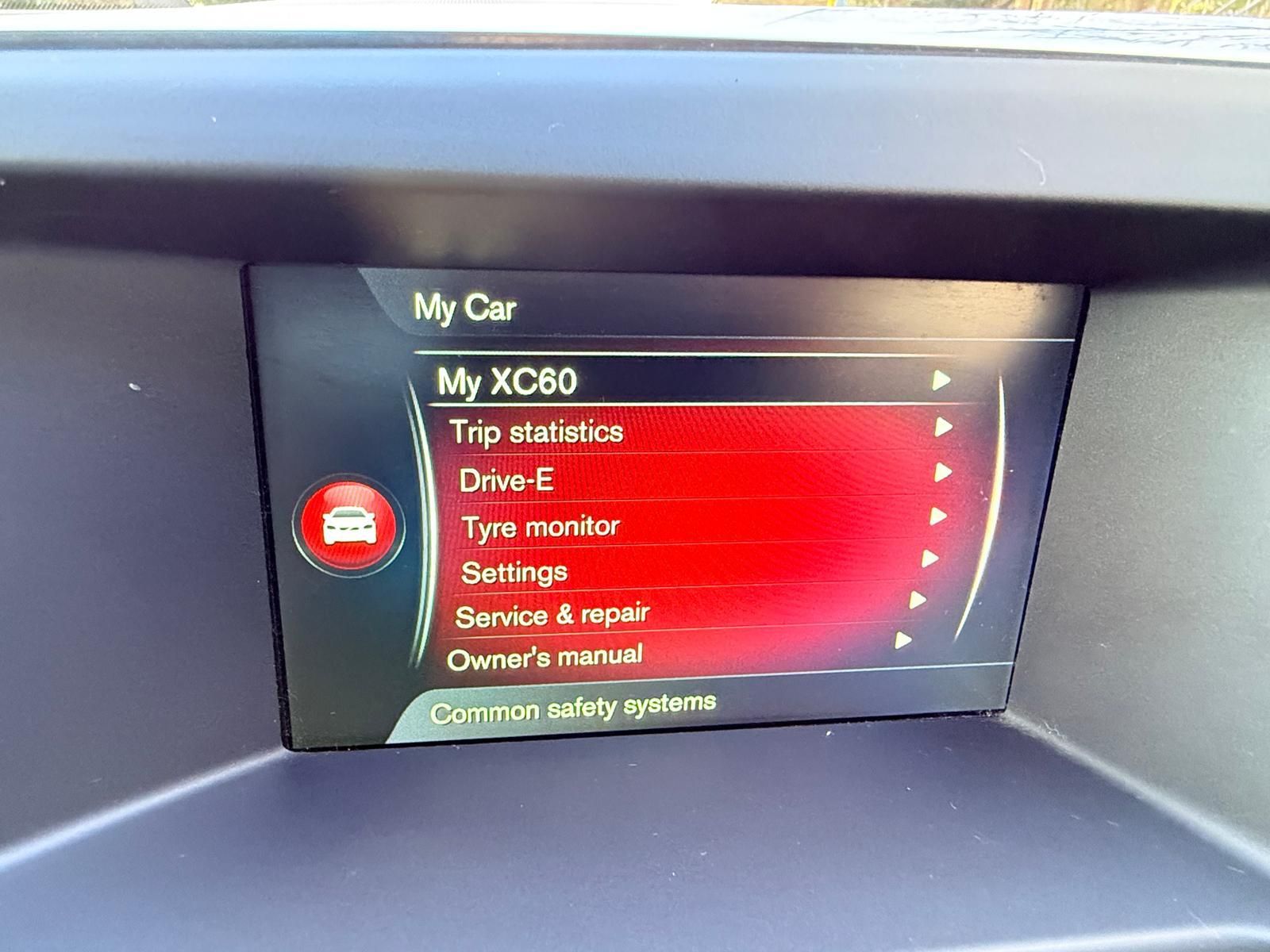 Volvo XC60 2.4 D5 R-Design Lux Nav SUV 5dr Diesel Auto AWD Euro 6 (s/s) (220 ps) 5dr Automatic 2026