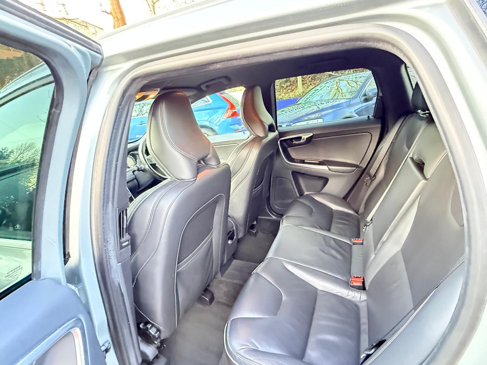 Volvo XC60 2.4 D5 R-Design Lux Nav SUV 5dr Diesel Auto AWD Euro 6 (s/s) (220 ps) 5dr Automatic 2026