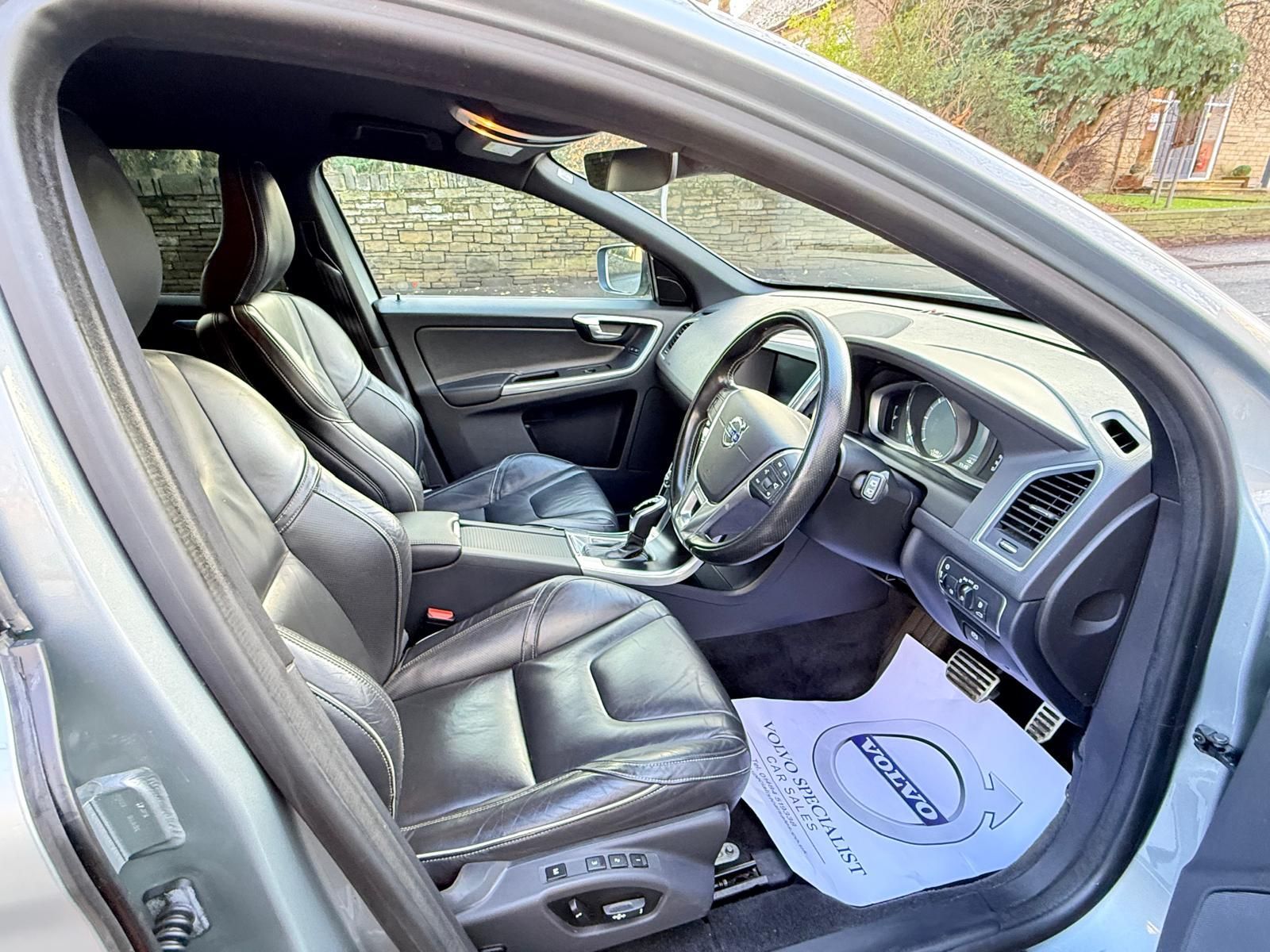 Volvo XC60 2.4 D5 R-Design Lux Nav SUV 5dr Diesel Auto AWD Euro 6 (s/s) (220 ps) 5dr Automatic 2026