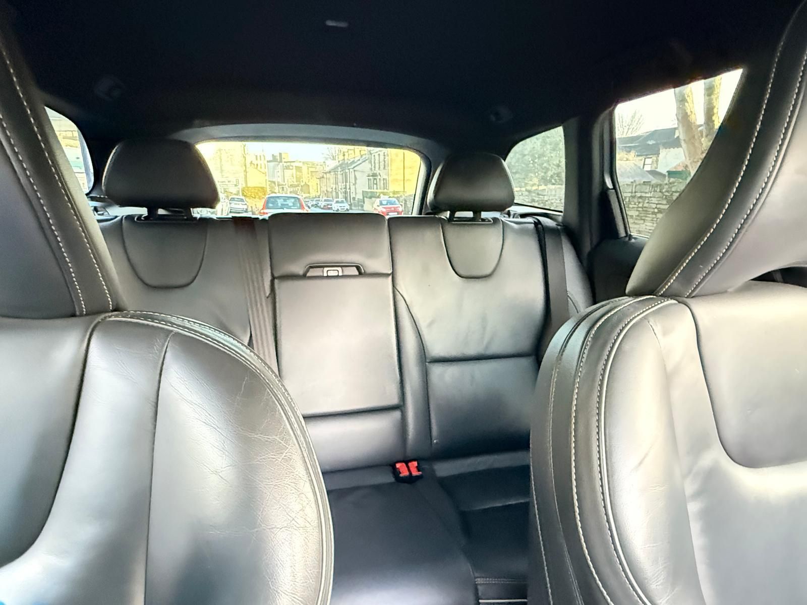 Volvo XC60 2.4 D5 R-Design Lux Nav SUV 5dr Diesel Auto AWD Euro 6 (s/s) (220 ps) 5dr Automatic 2026