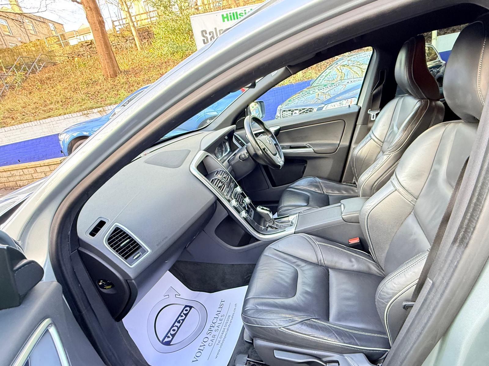 Volvo XC60 2.4 D5 R-Design Lux Nav SUV 5dr Diesel Auto AWD Euro 6 (s/s) (220 ps) 5dr Automatic 2026