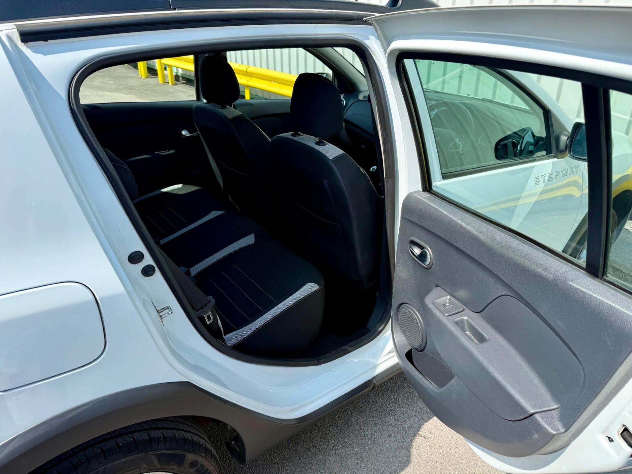 Dacia Sandero Stepway 0.9 TCe Laureate Euro 6 (s/s) 5dr 5dr Manual 2017