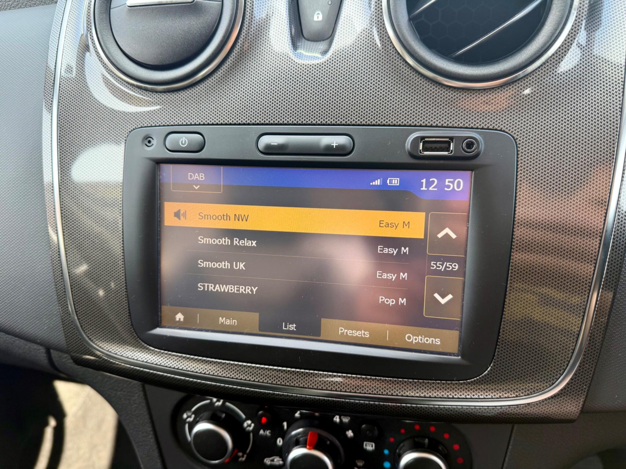 Dacia Sandero Stepway 0.9 TCe Laureate Euro 6 (s/s) 5dr 5dr Manual 2017