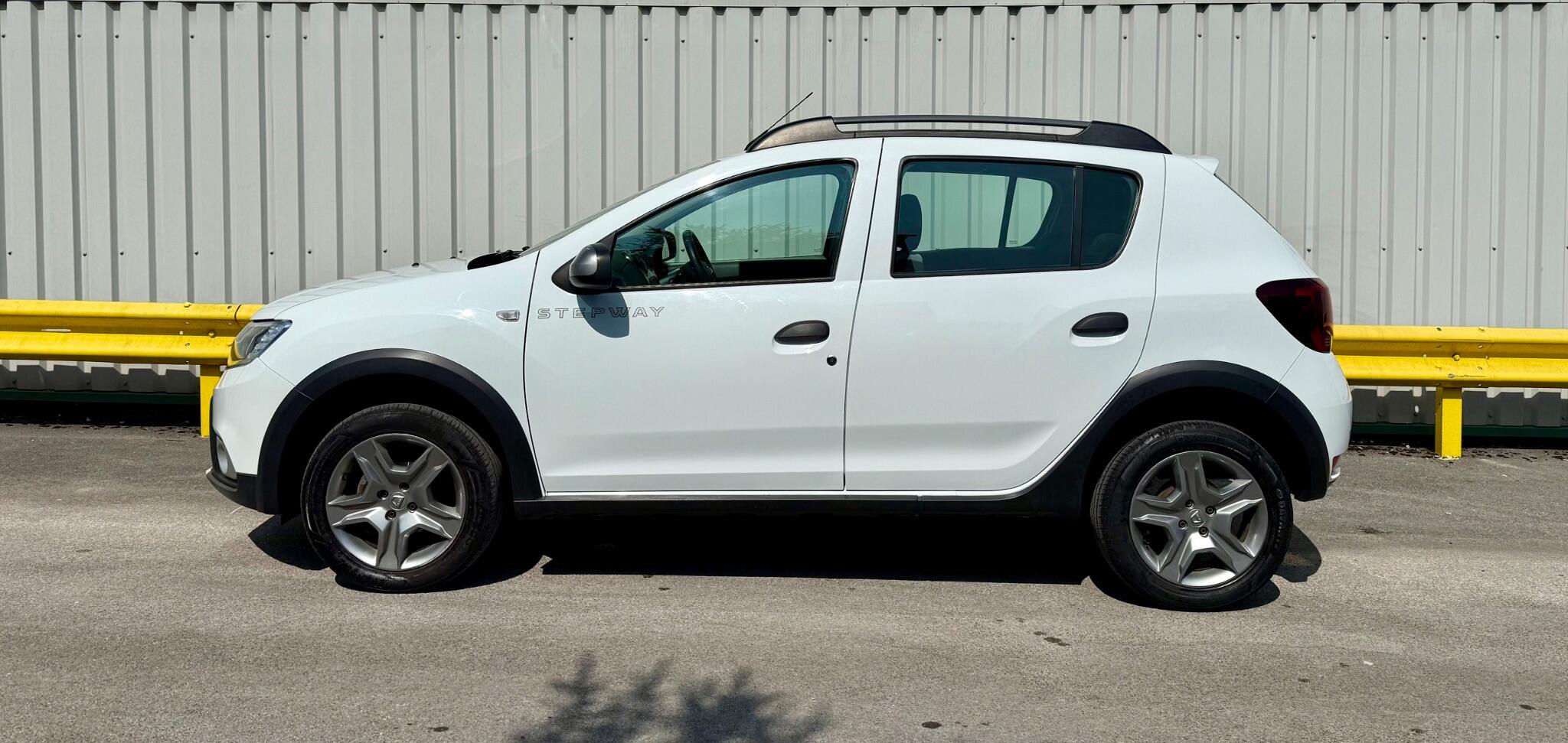 Dacia Sandero Stepway 0.9 TCe Laureate Euro 6 (s/s) 5dr 5dr Manual 2017