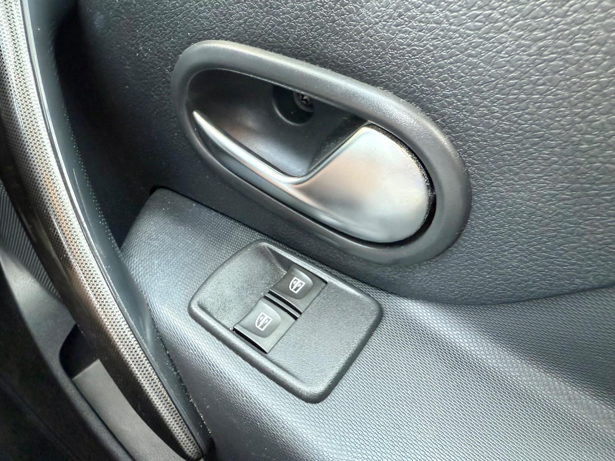 Dacia Sandero Stepway 0.9 TCe Laureate Euro 6 (s/s) 5dr 5dr Manual 2017