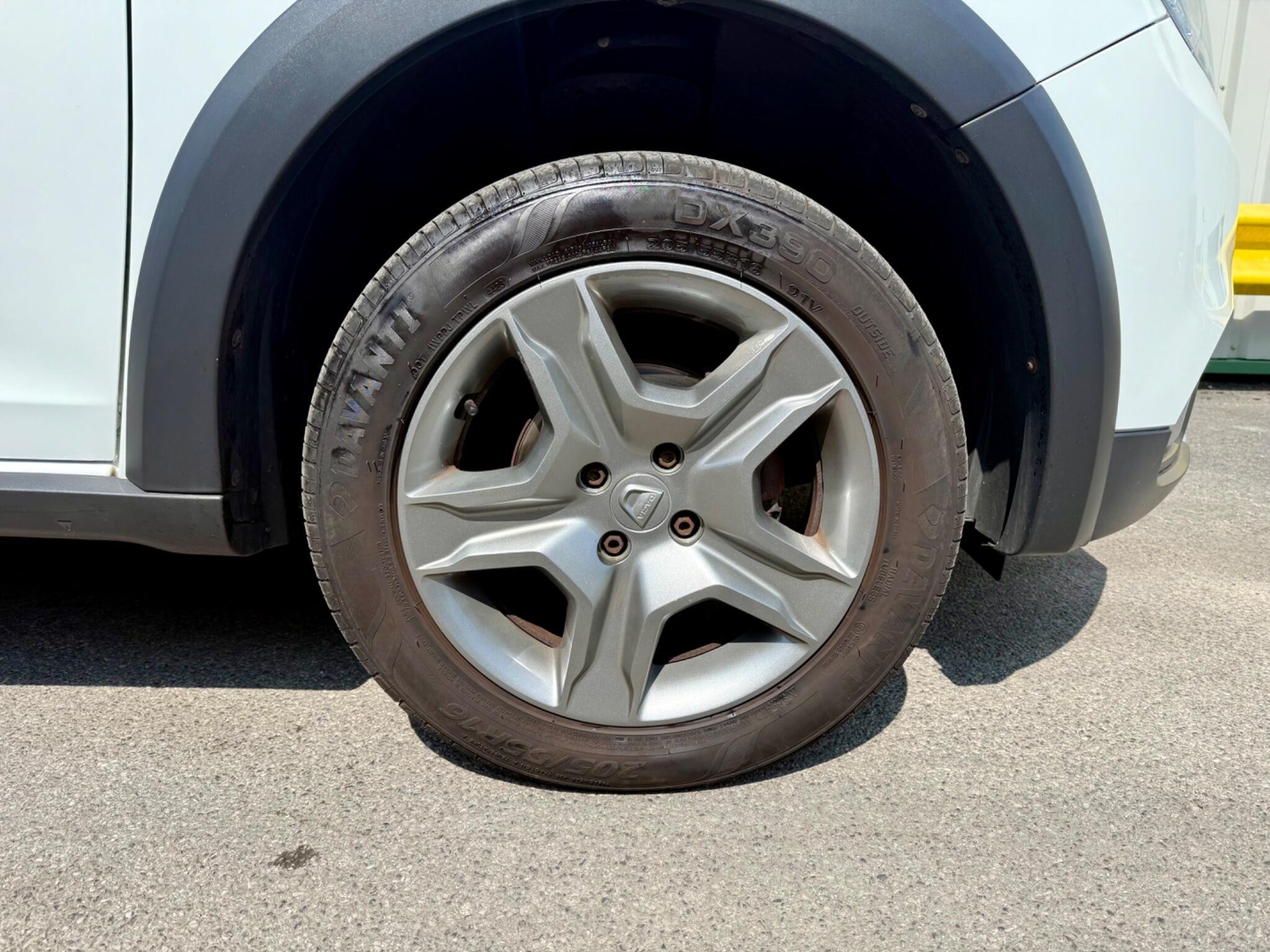 Dacia Sandero Stepway 0.9 TCe Laureate Euro 6 (s/s) 5dr 5dr Manual 2017