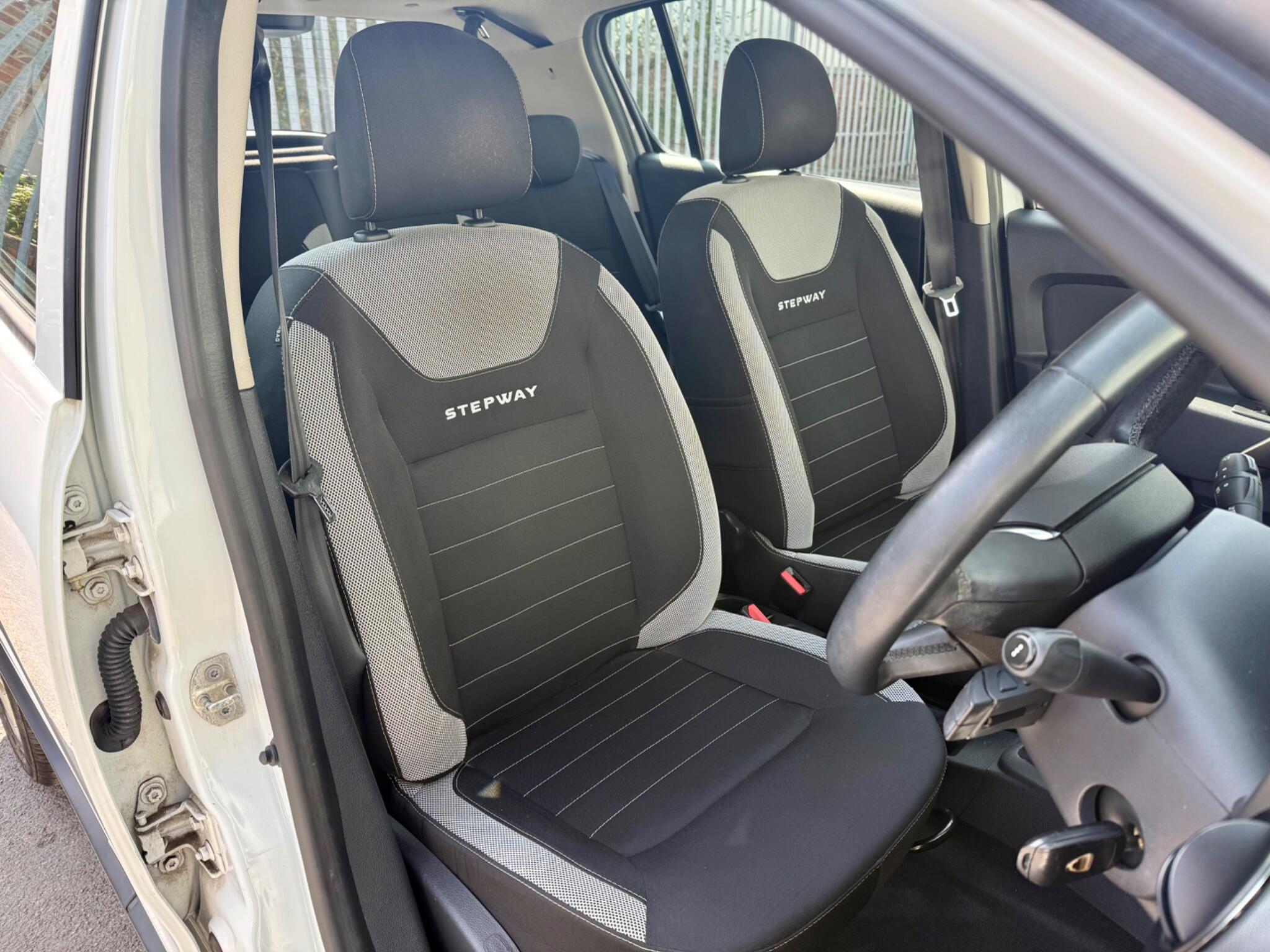 Dacia Sandero Stepway 0.9 TCe Laureate Euro 6 (s/s) 5dr 5dr Manual 2017