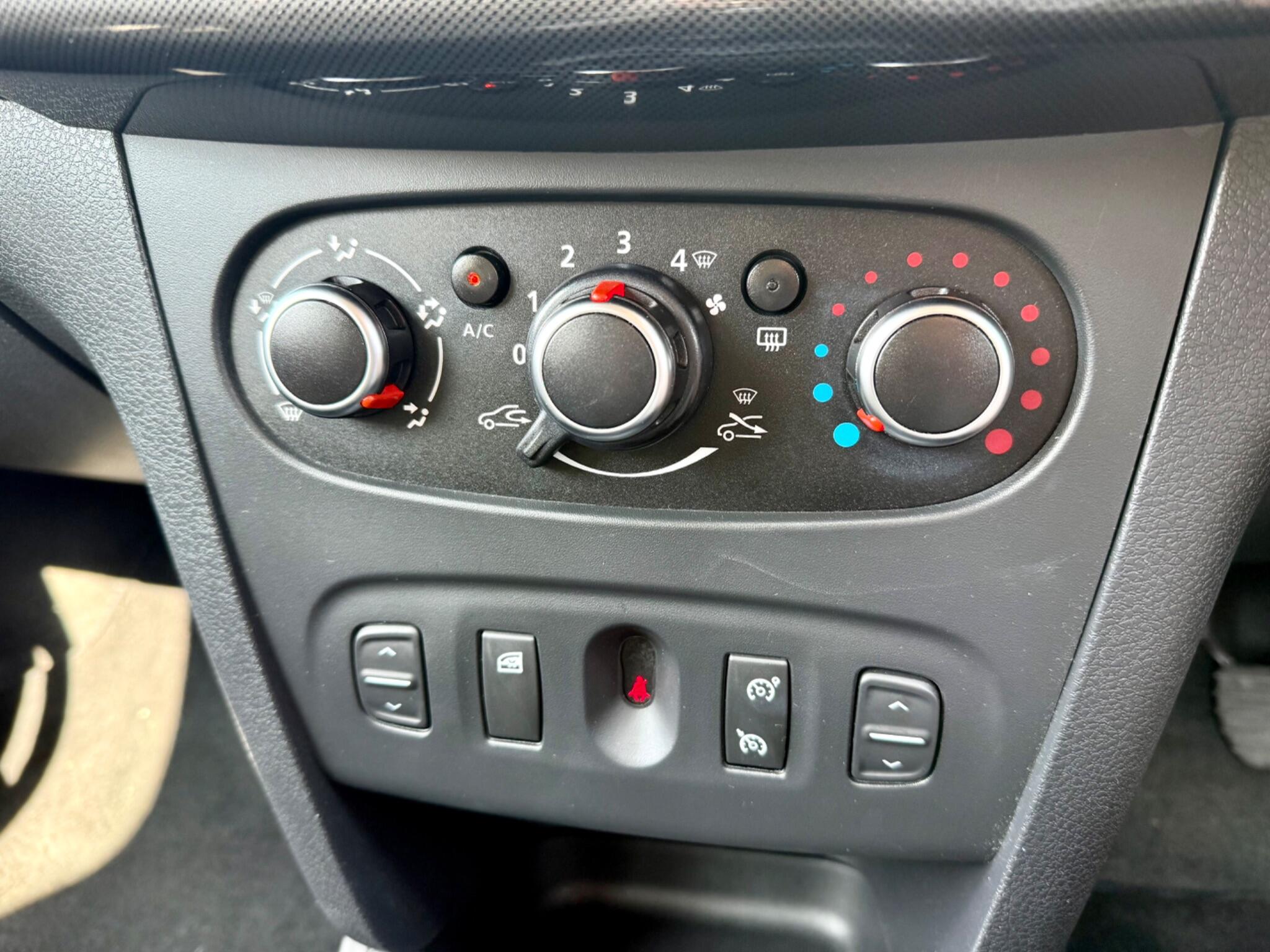 Dacia Sandero Stepway 0.9 TCe Laureate Euro 6 (s/s) 5dr 5dr Manual 2017