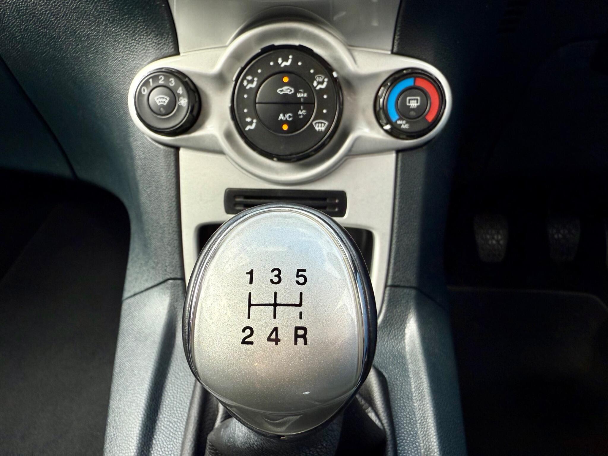 Ford Fiesta 1.25 Zetec 5dr 5dr Manual 2012