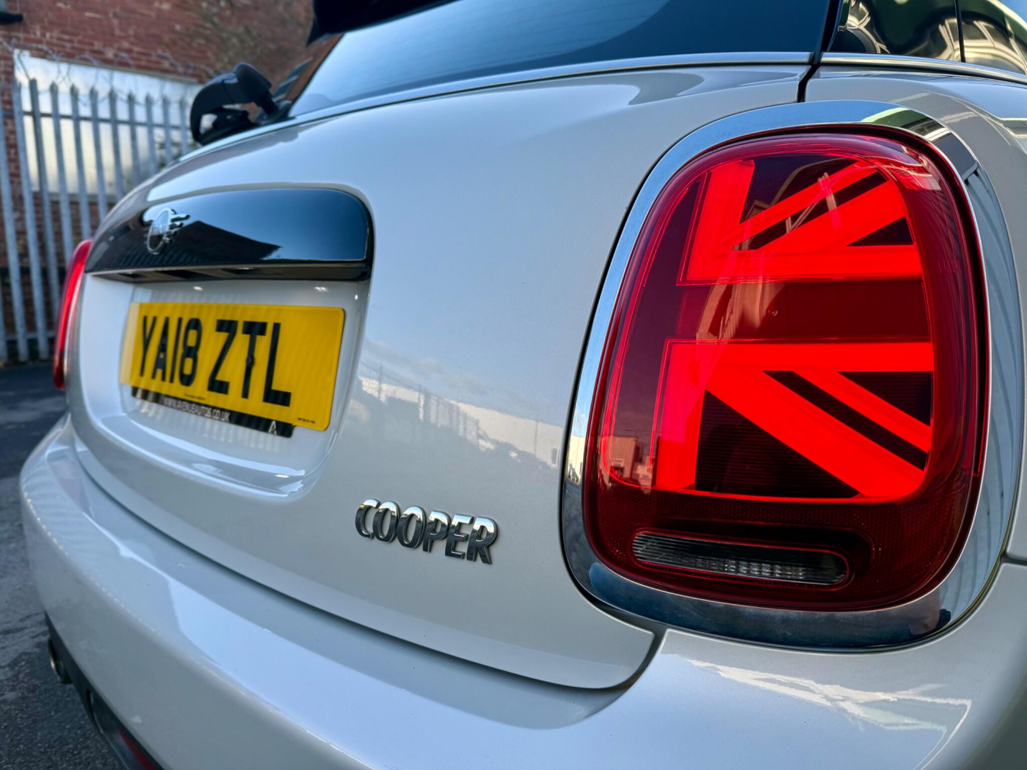 MINI Hatch 1.5 Cooper Euro 6 (s/s) 5dr 5dr Manual 2018