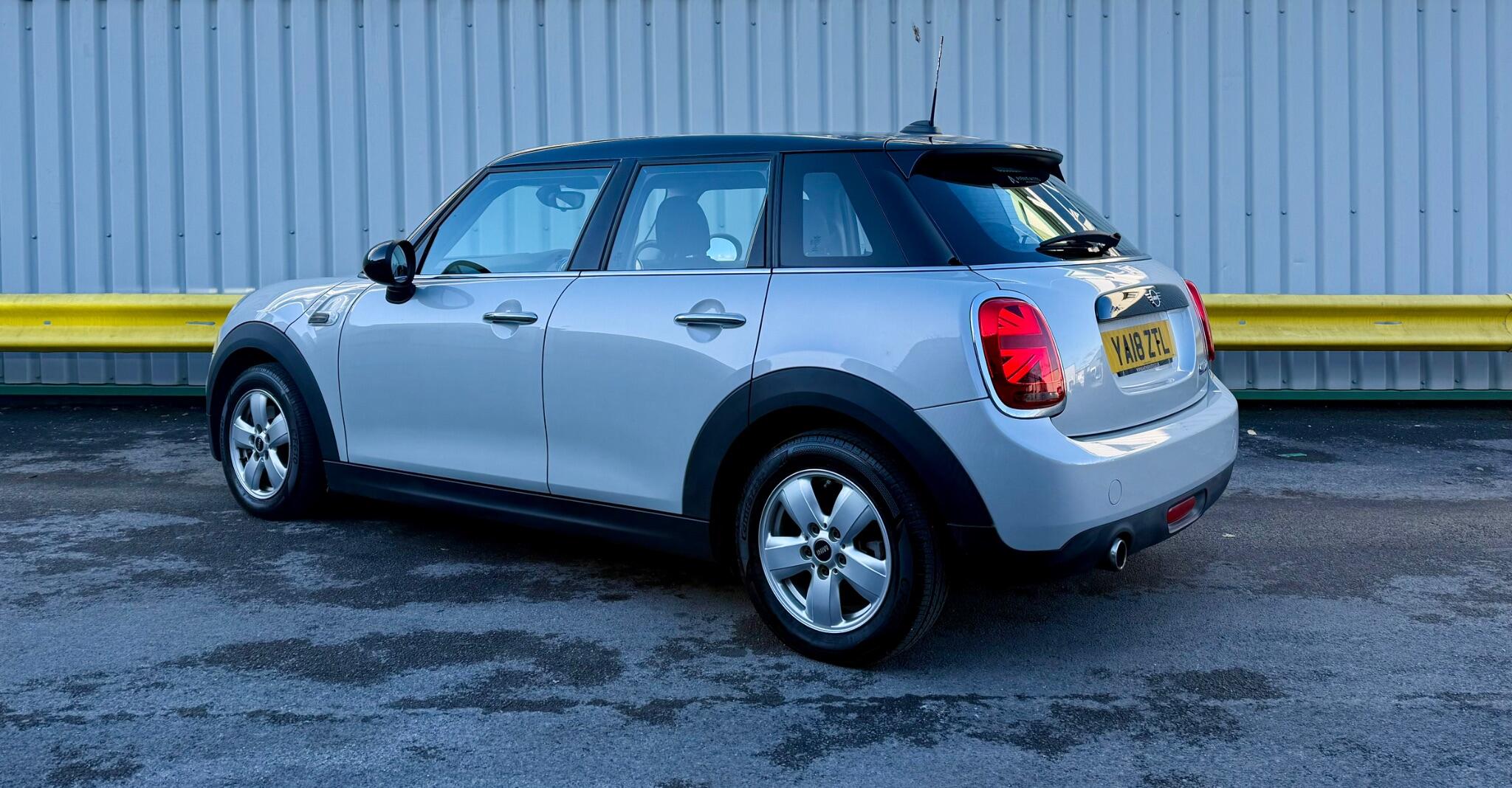 MINI Hatch 1.5 Cooper Euro 6 (s/s) 5dr 5dr Manual 2018