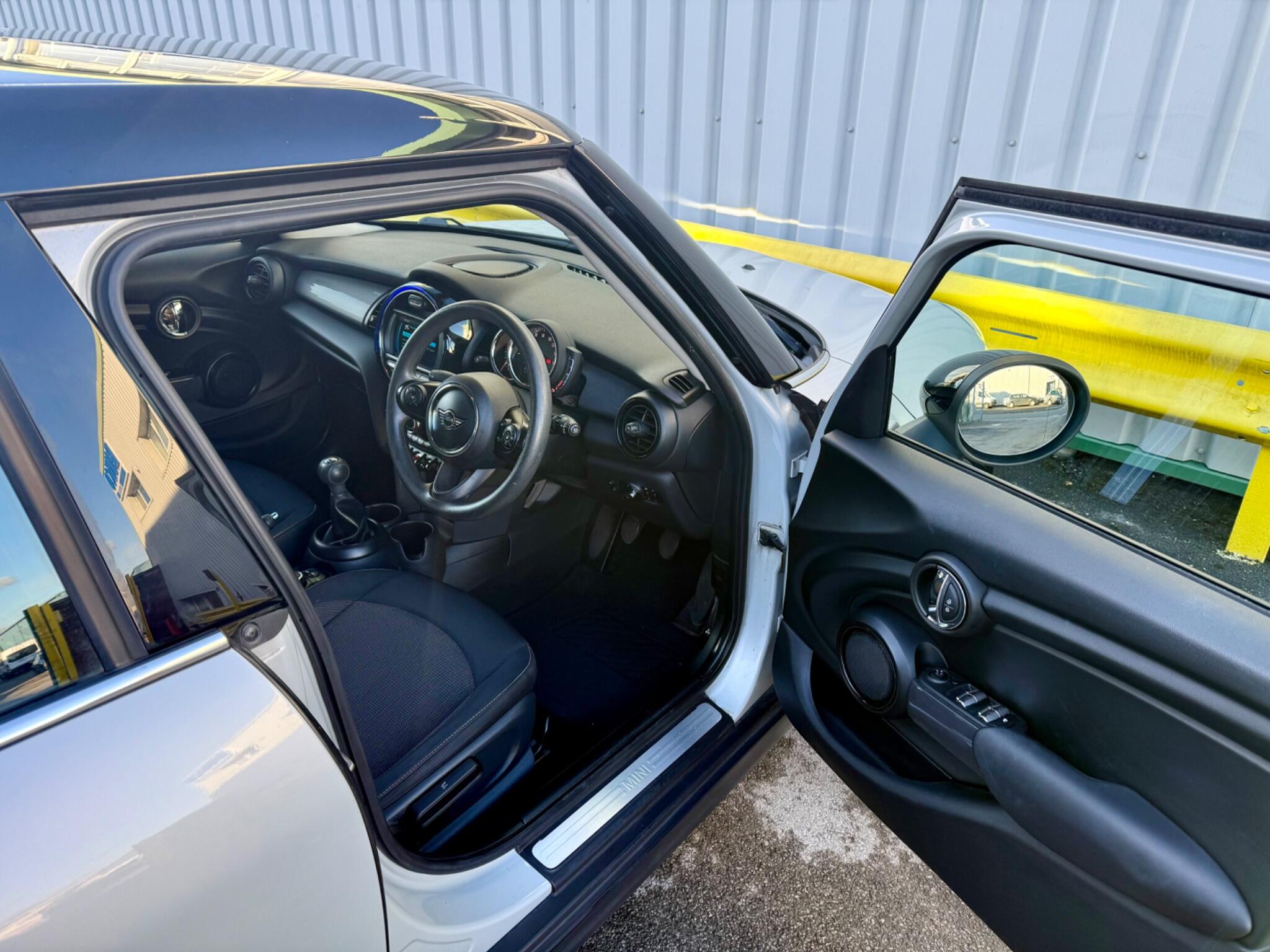 MINI Hatch 1.5 Cooper Euro 6 (s/s) 5dr 5dr Manual 2018