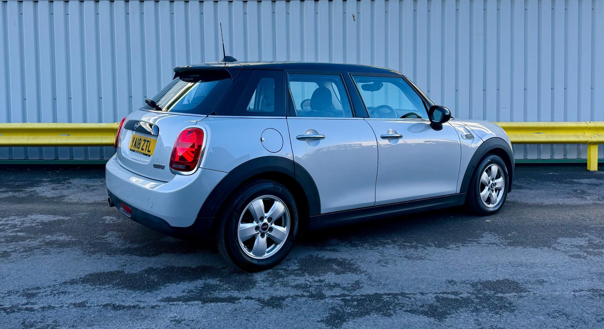MINI Hatch 1.5 Cooper Euro 6 (s/s) 5dr 5dr Manual 2018