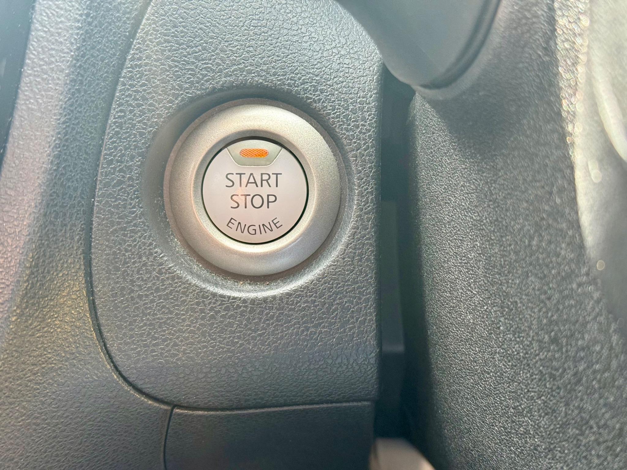 Nissan Juke 1.2 DIG-T N-Connecta Euro 6 (s/s) 5dr 5dr Manual 2016