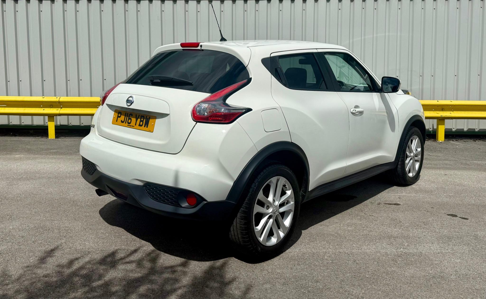 Nissan Juke 1.2 DIG-T N-Connecta Euro 6 (s/s) 5dr 5dr Manual 2016