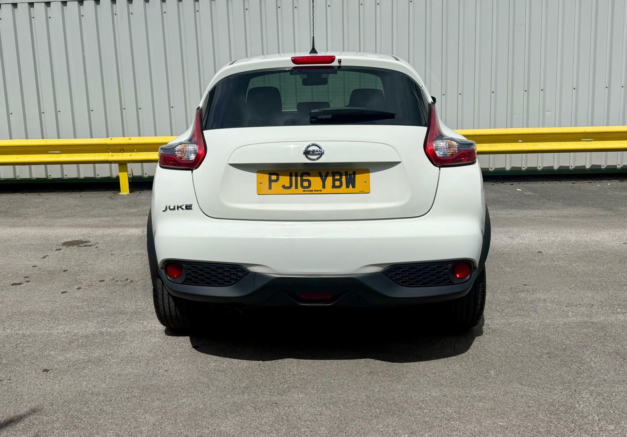 Nissan Juke 1.2 DIG-T N-Connecta Euro 6 (s/s) 5dr 5dr Manual 2016