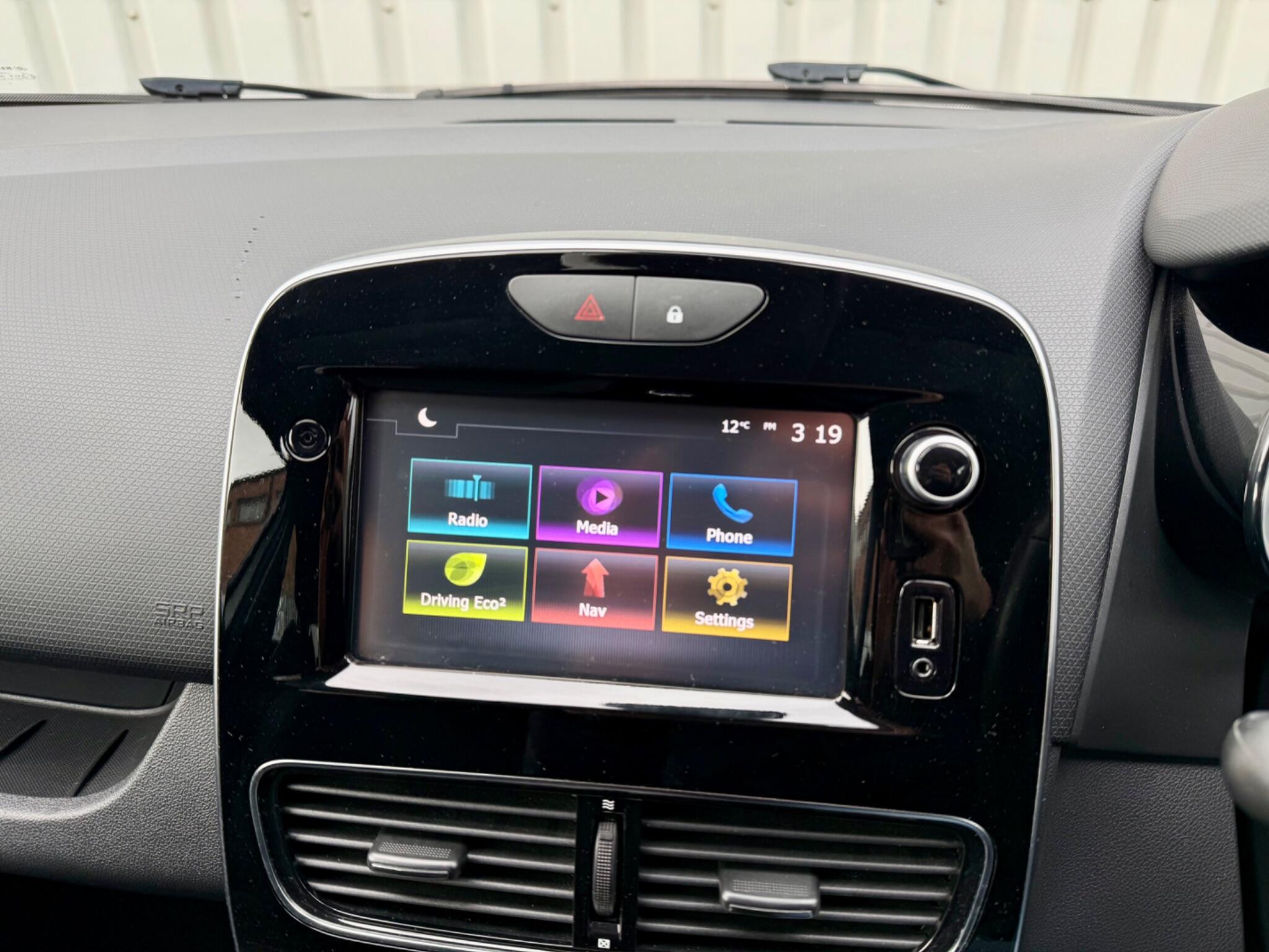 Renault Clio 0.9 TCe Dynamique Nav Euro 6 (s/s) 5dr 5dr Manual 2017