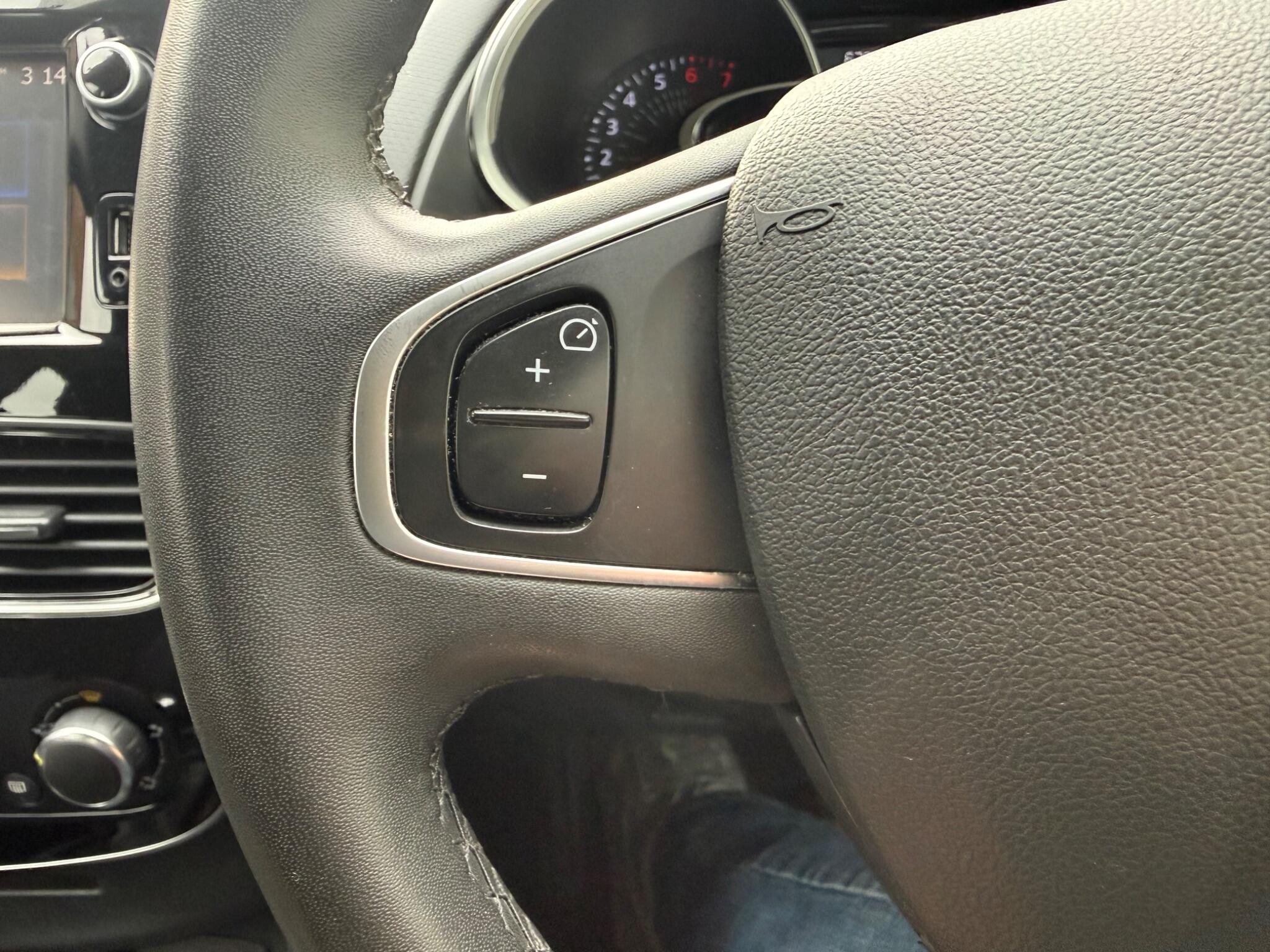 Renault Clio 0.9 TCe Dynamique Nav Euro 6 (s/s) 5dr 5dr Manual 2017