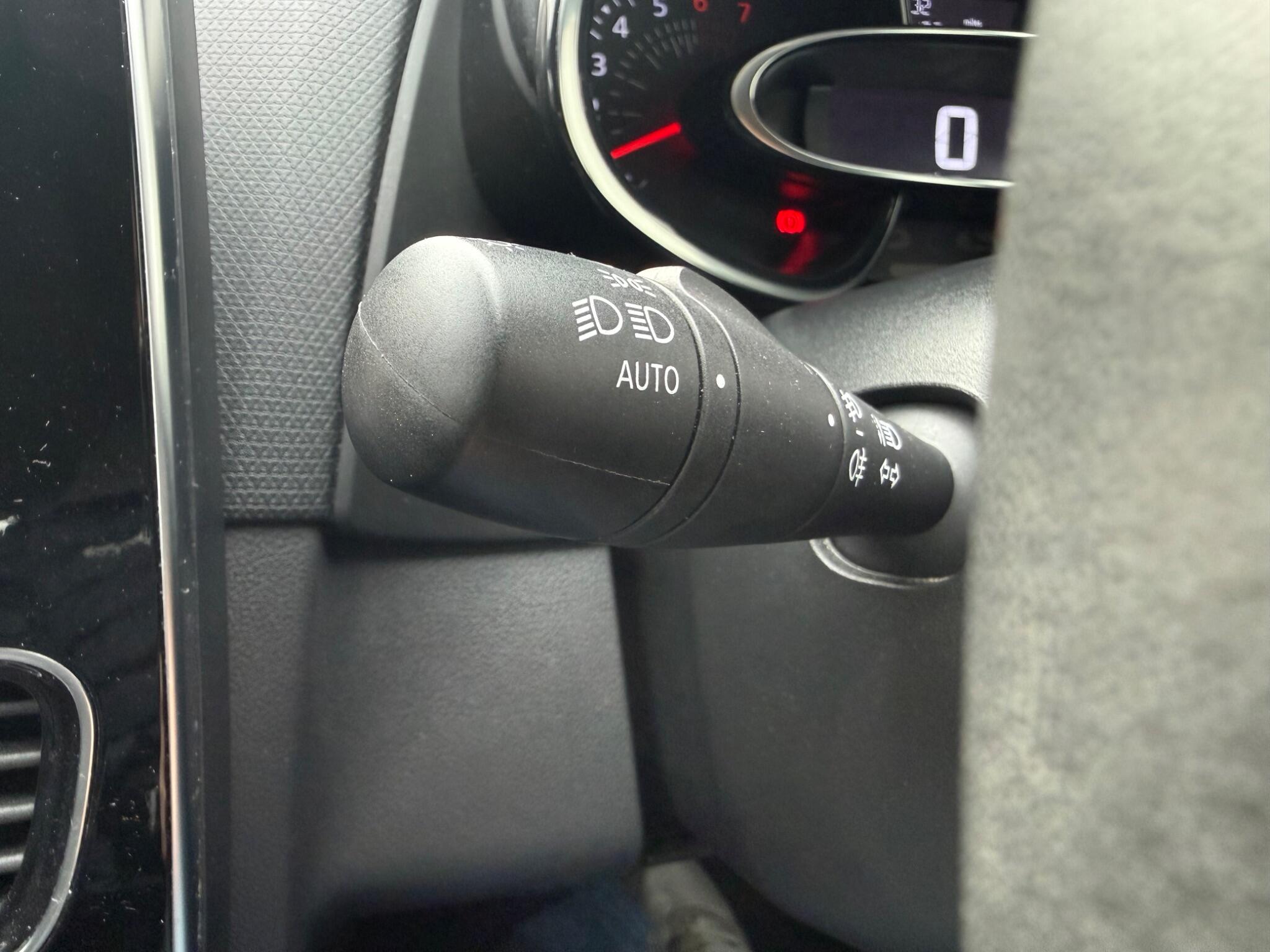 Renault Clio 0.9 TCe Dynamique Nav Euro 6 (s/s) 5dr 5dr Manual 2017