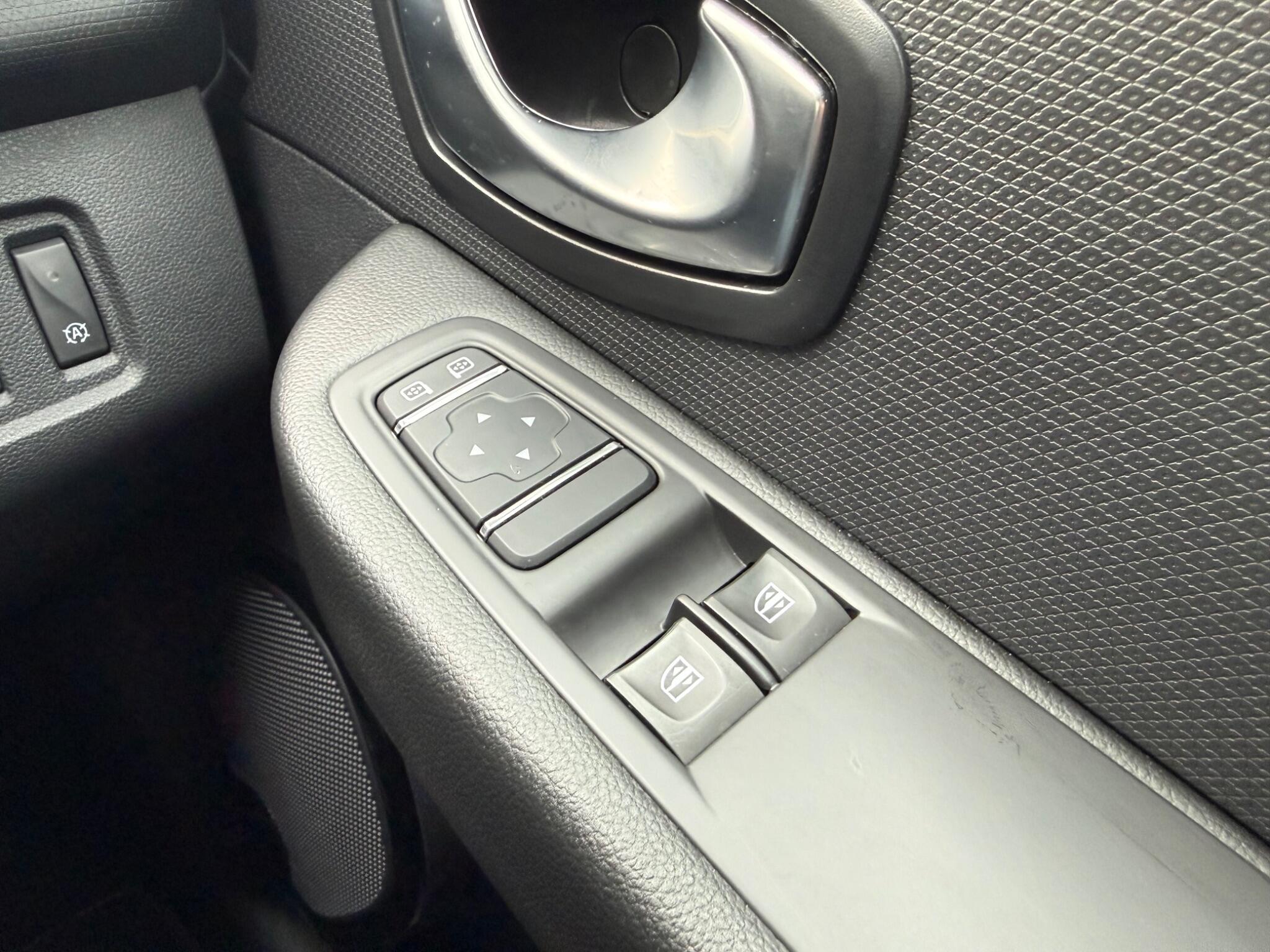 Renault Clio 0.9 TCe Dynamique Nav Euro 6 (s/s) 5dr 5dr Manual 2017