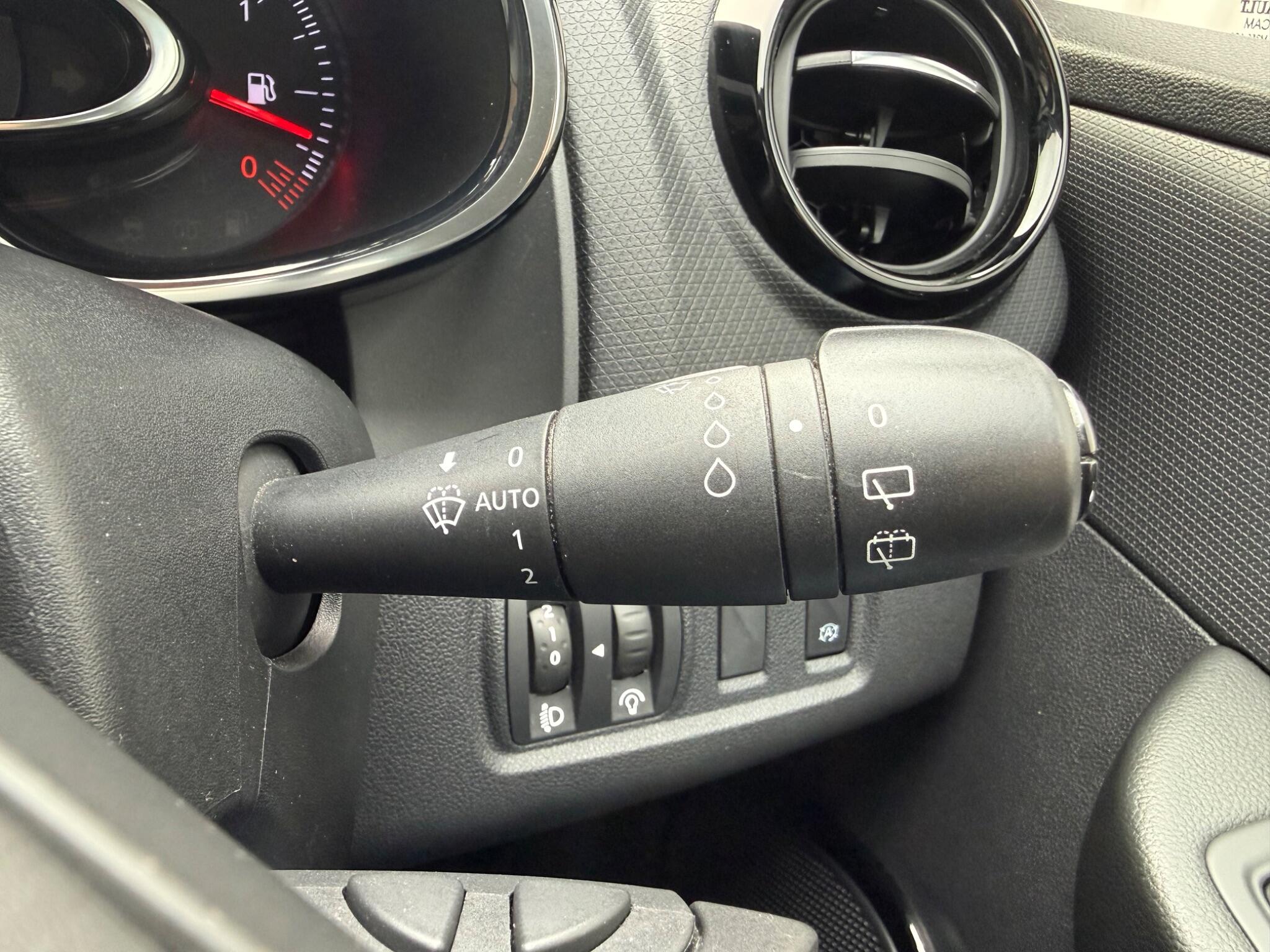 Renault Clio 0.9 TCe Dynamique Nav Euro 6 (s/s) 5dr 5dr Manual 2017